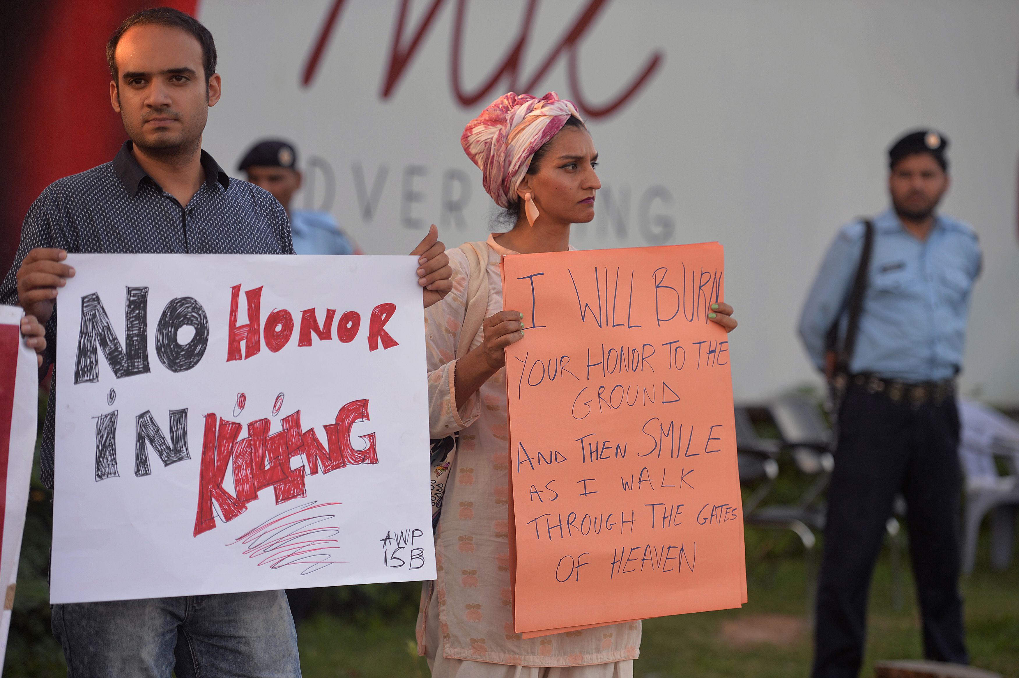 PAKISTAN-CRIME-CELEBRITY-WOMEN-HONOUR