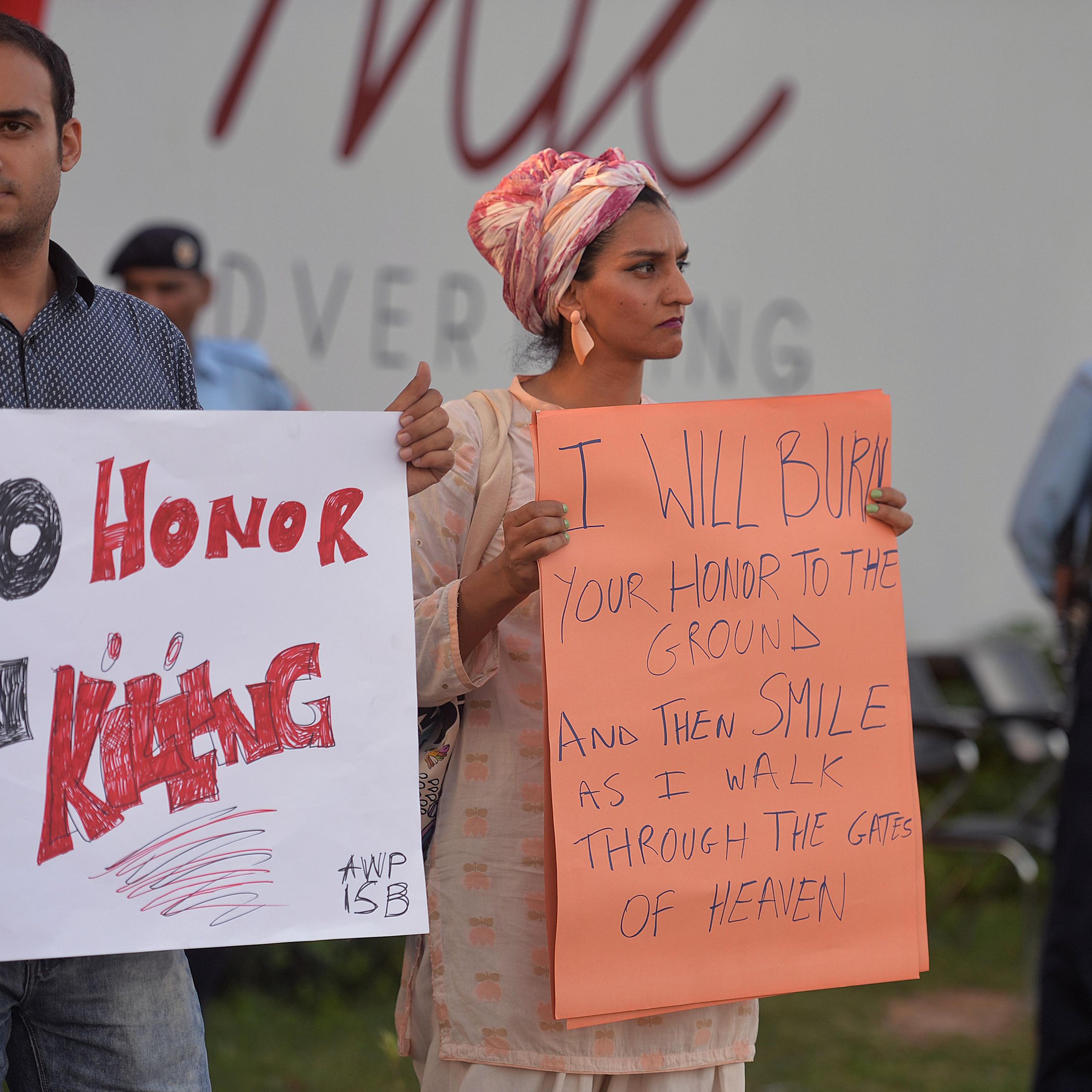 PAKISTAN-CRIME-CELEBRITY-WOMEN-HONOUR