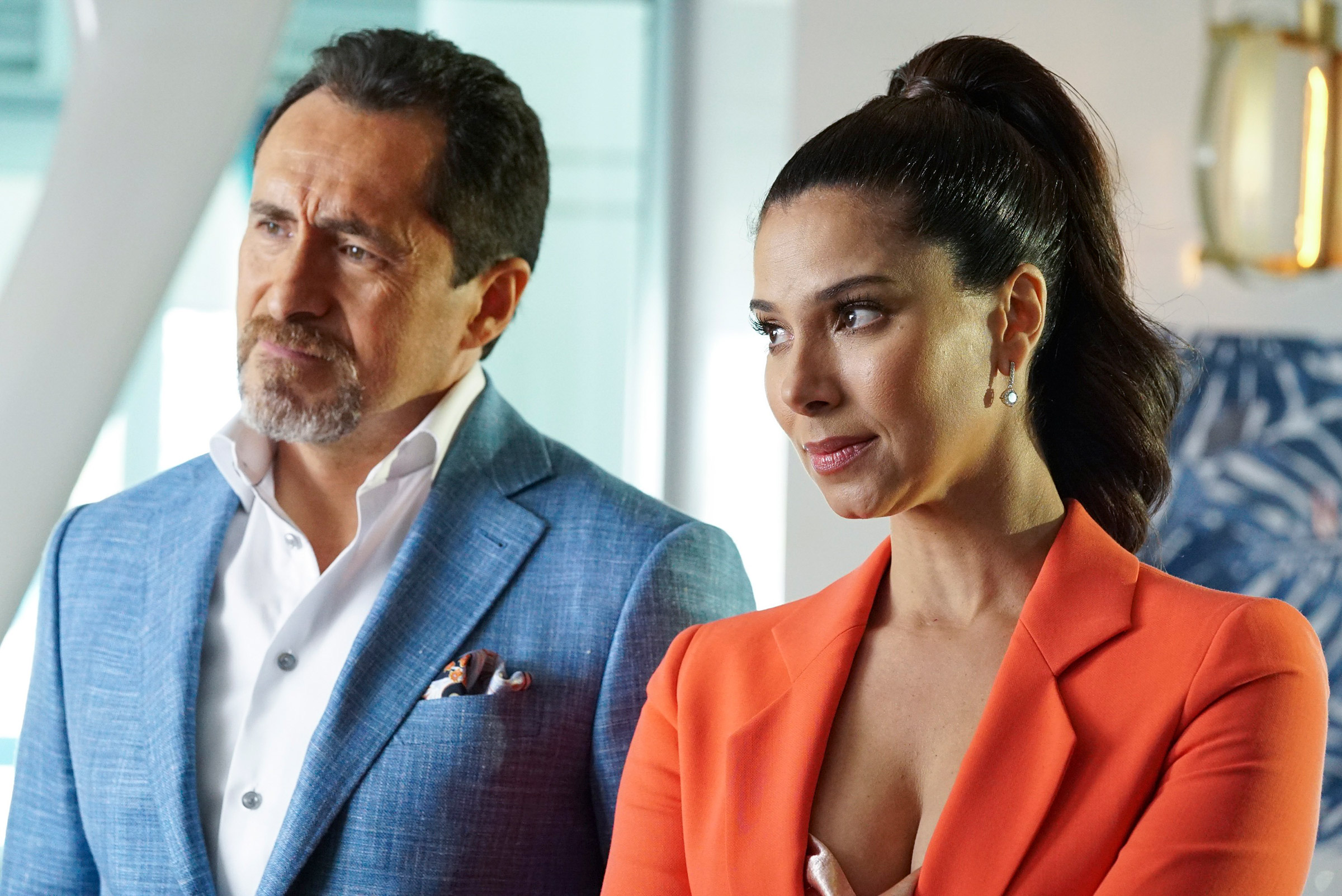Demián Bichir as Santiago Mendoza and Roselyn Sánchez as Gigi Mendoza in a scene from the television show Grand Hotel.