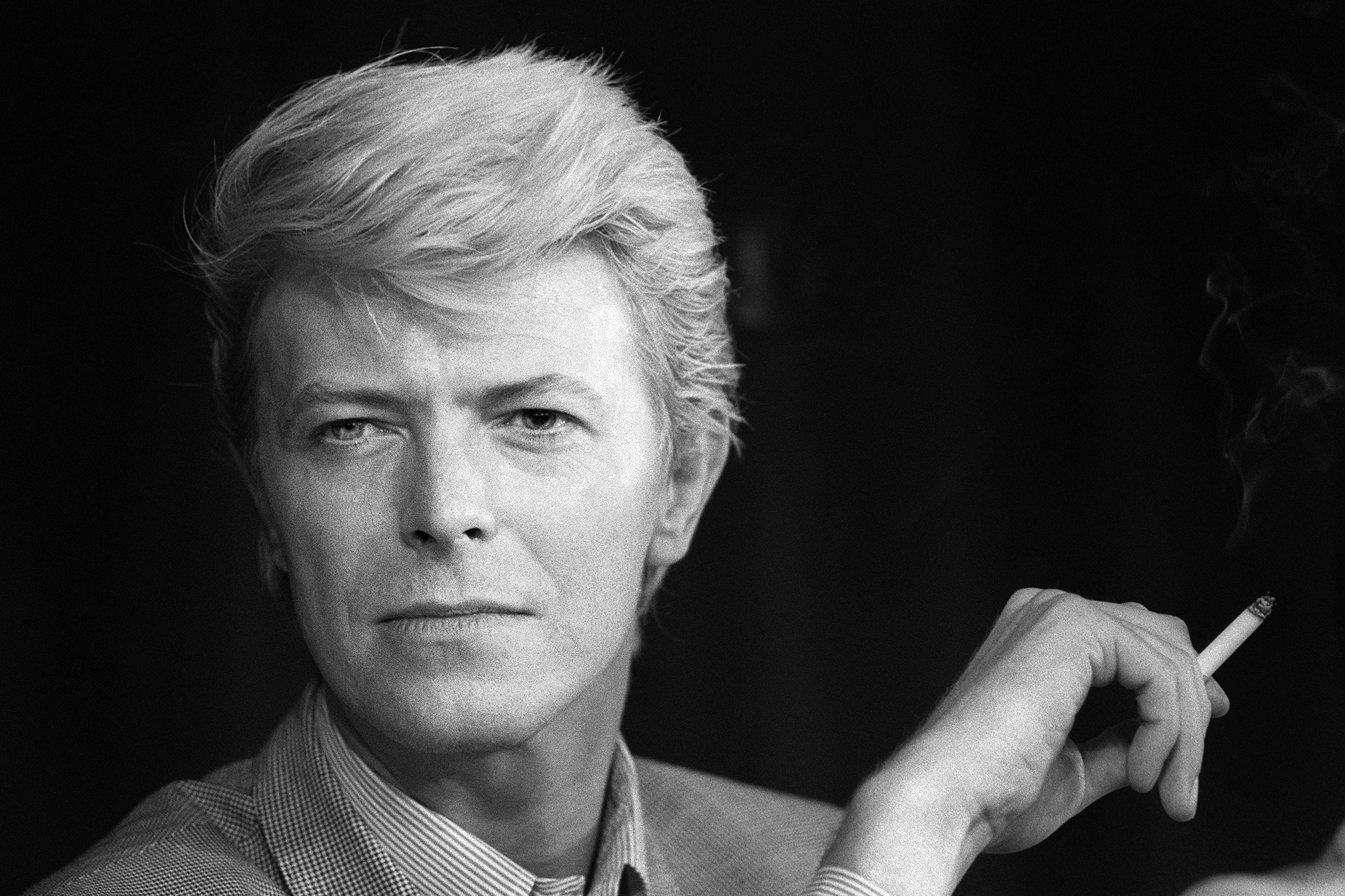 did david bowie smoke cigarettes David Bowie, Legendary Pop Artist, Dead At 69