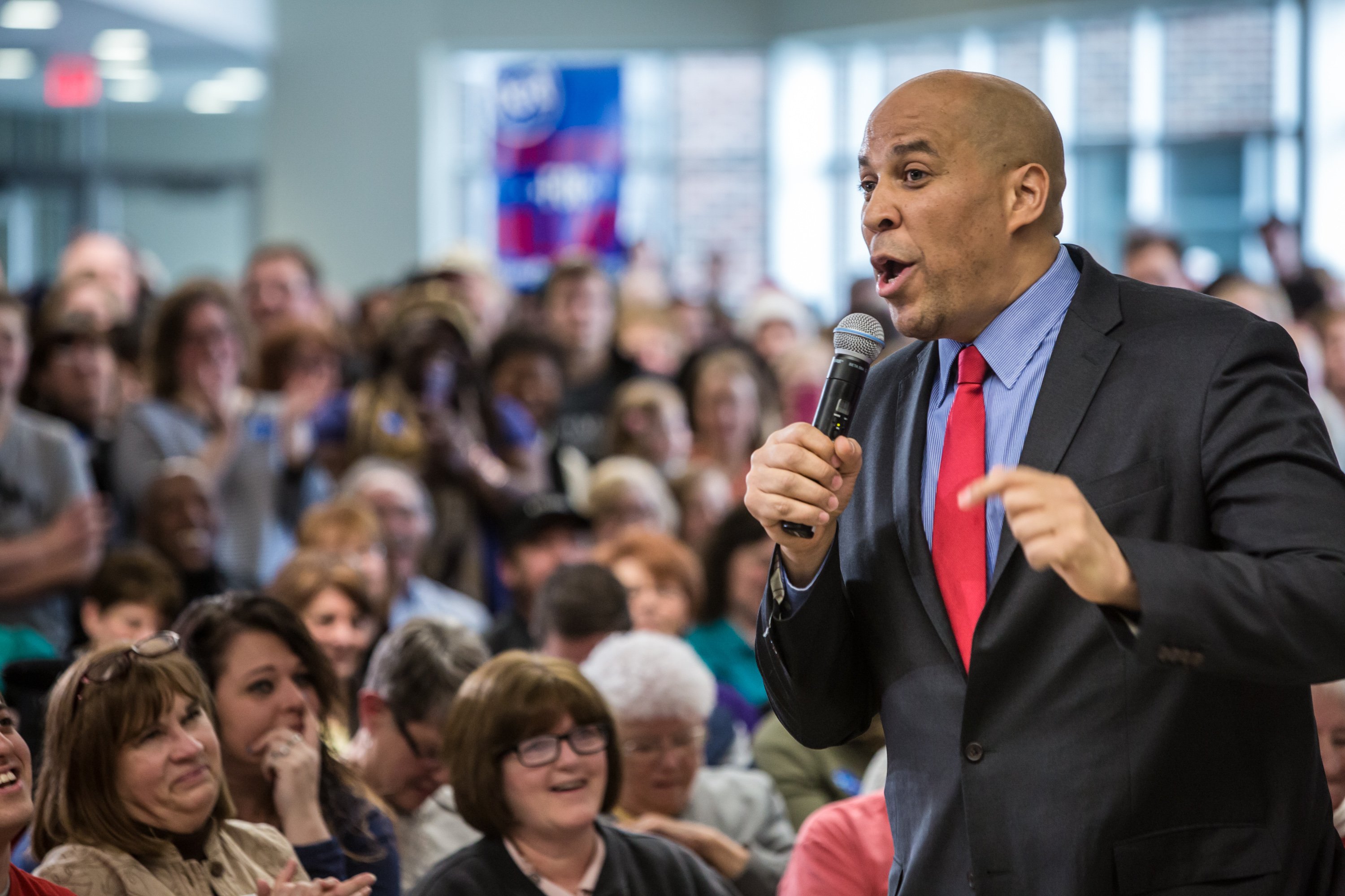 Hillary Clinton Campaigns Iowa As State's Caucus Approaches