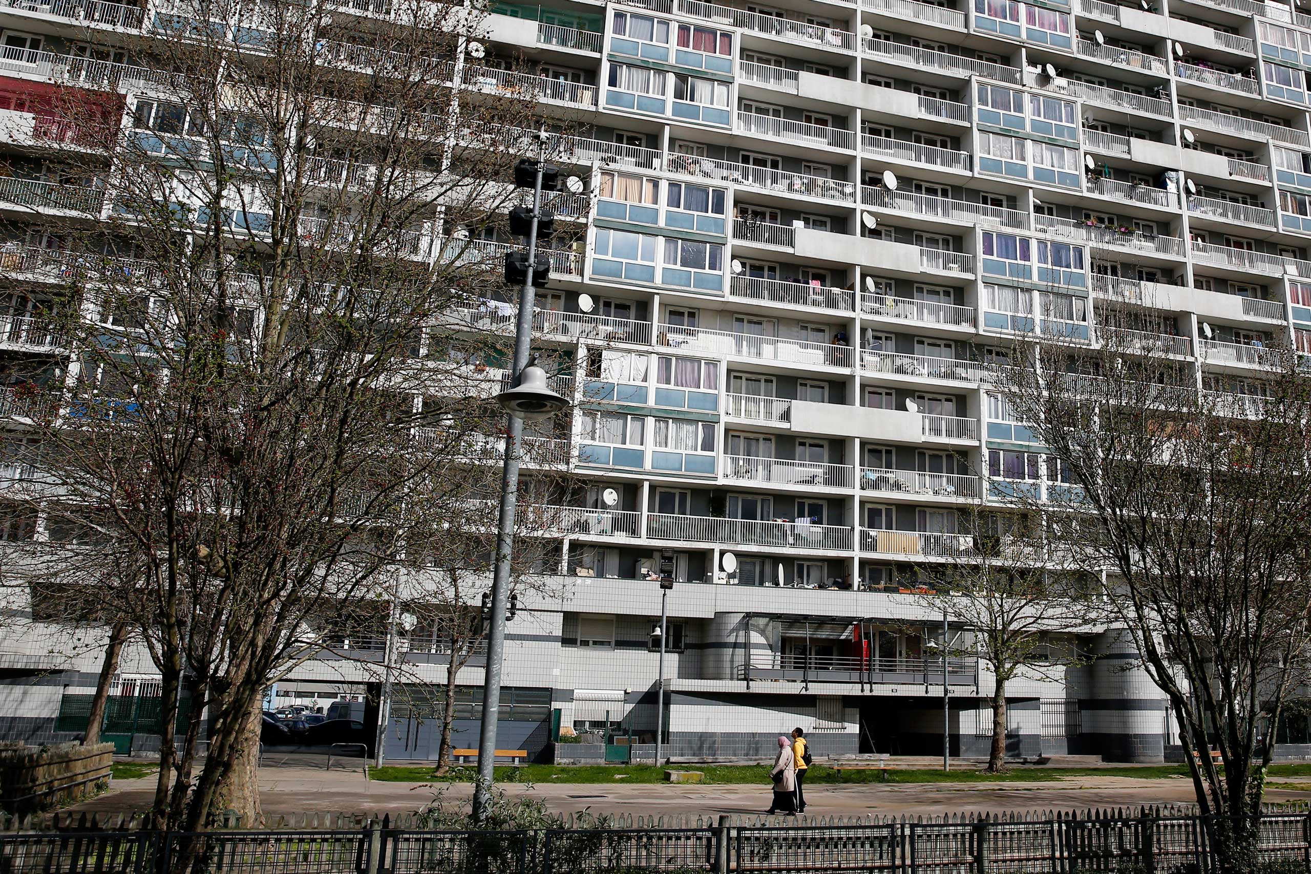 Muslims in Neglected Paris Suburbs Worry Conditions Could Produce 