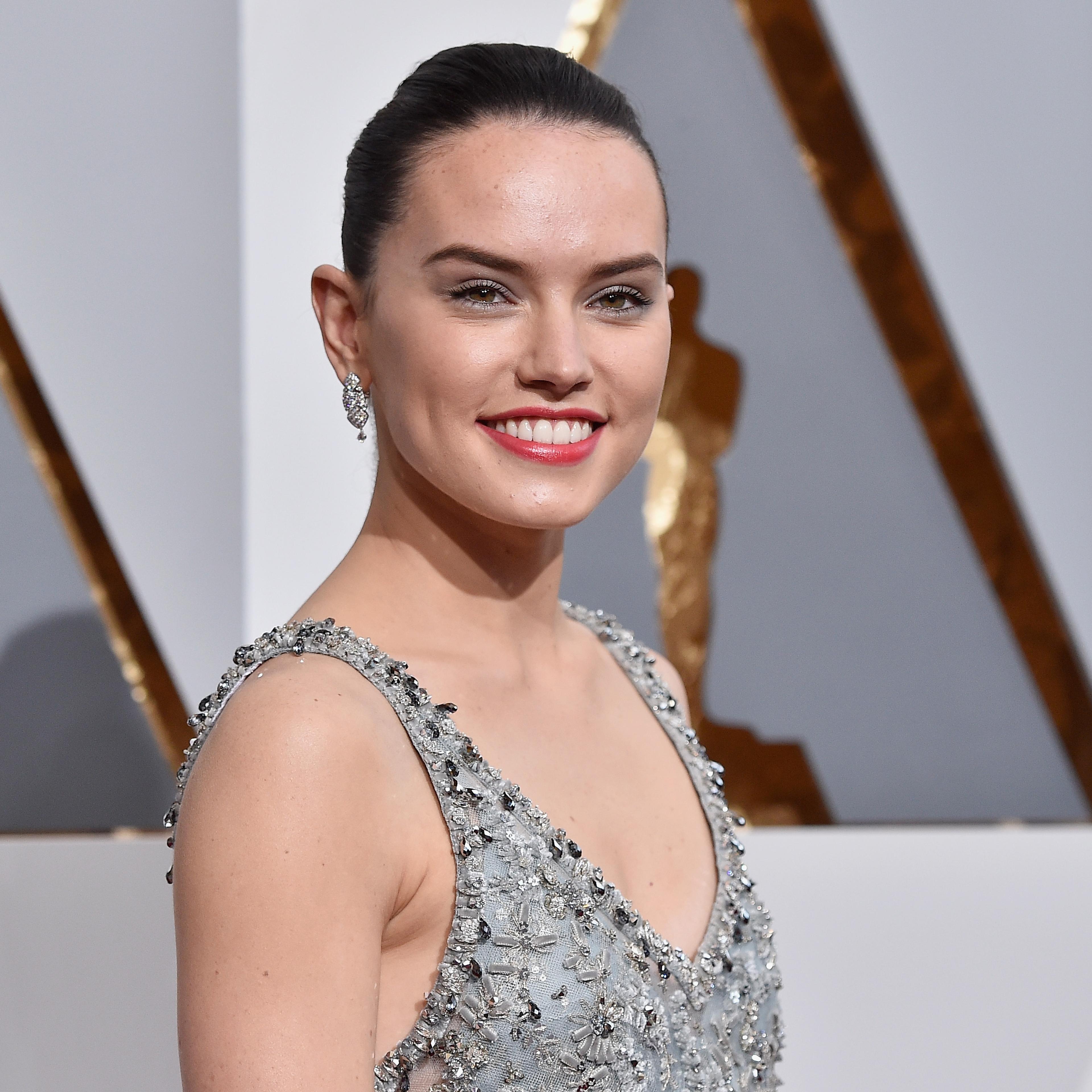 Actress Daisy Ridley attends the 88th Annual Academy Awards at Hollywood & Highland Center on February 28, 2016 in Hollywood, California.