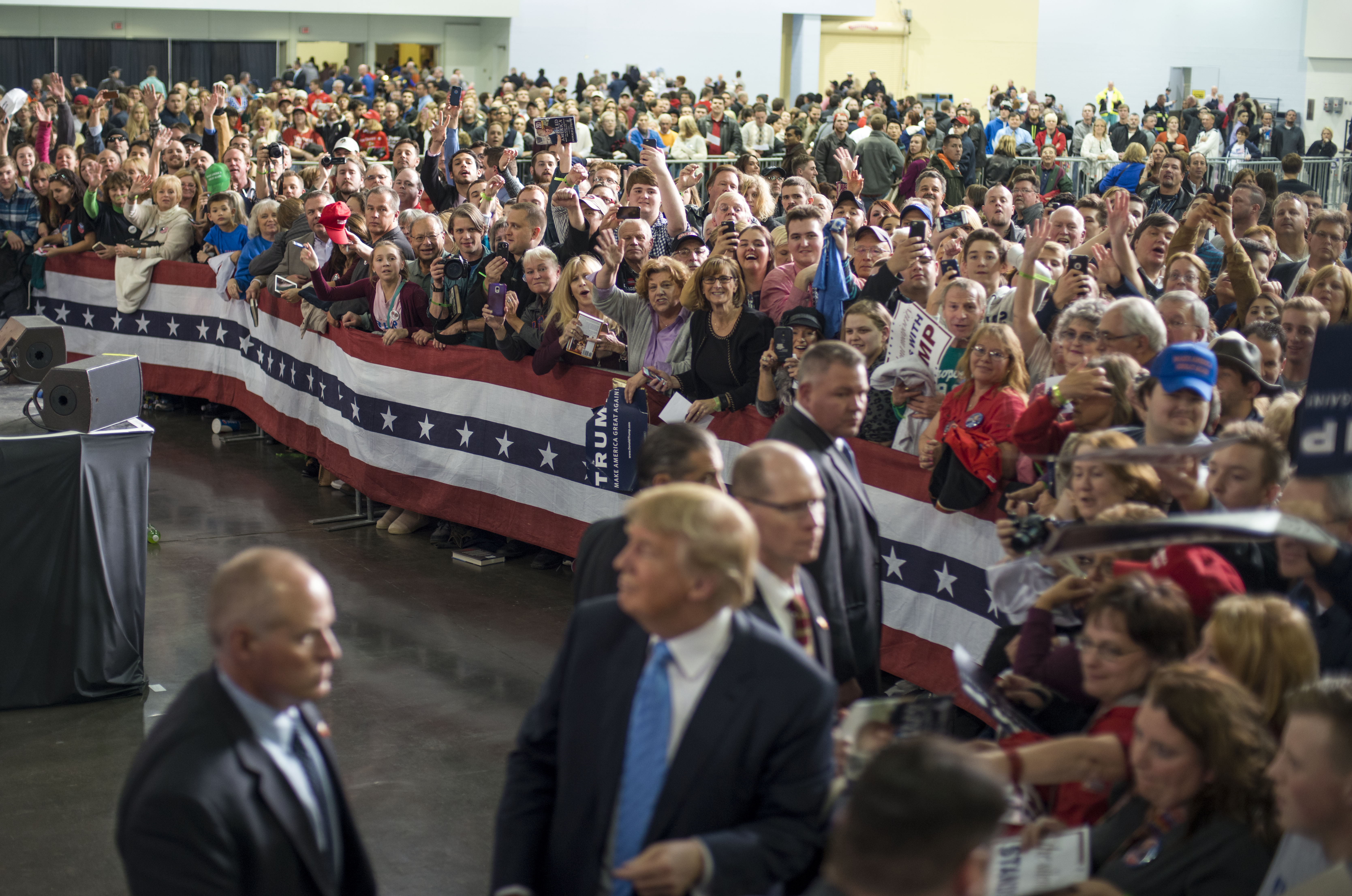 Donald Trump shakes hands and signs autographs with his supporters on Nov. 23, 2015 in Columbus, OH.