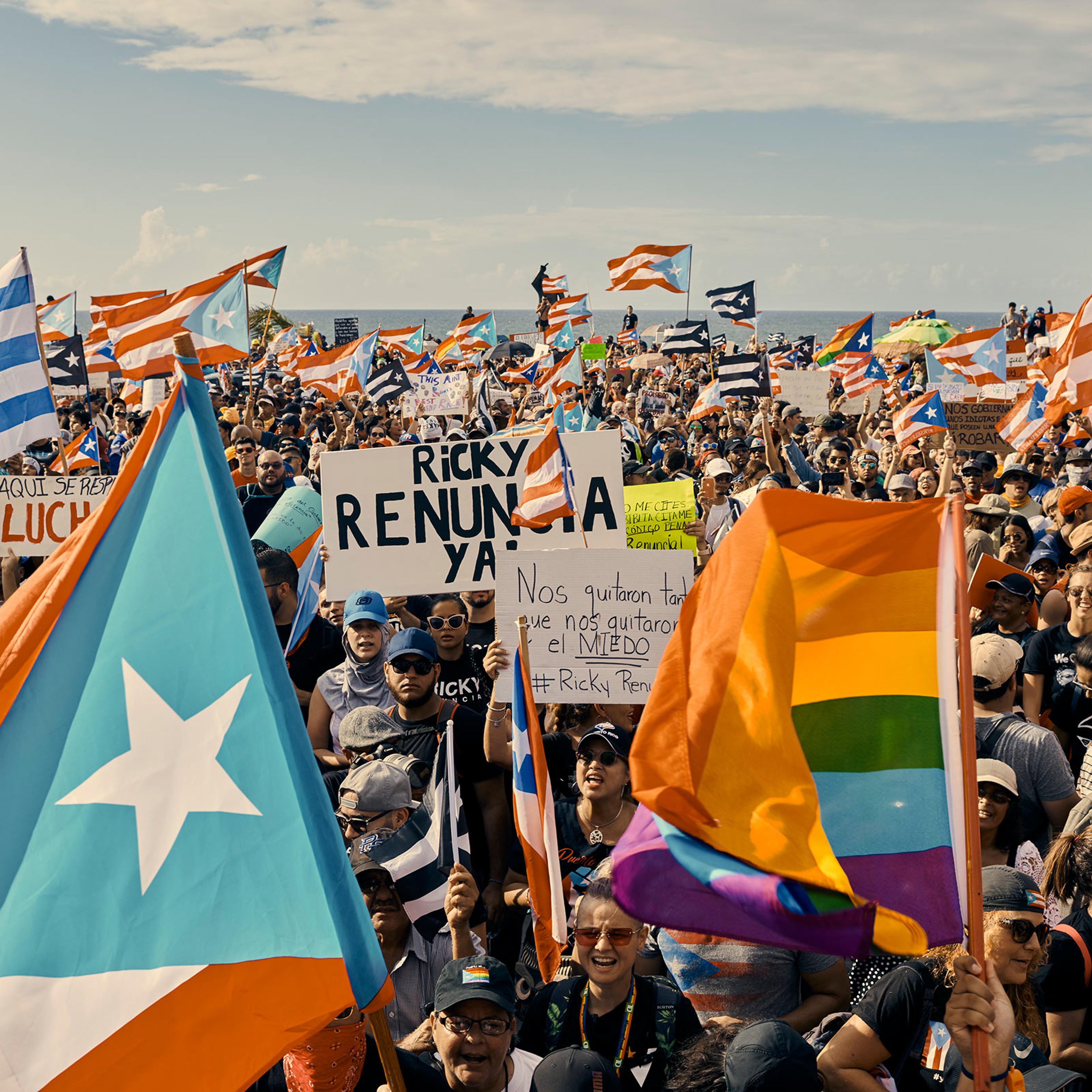 Protesters demanding Governor Ricardo Rosselló’s resignation amassed on July 17 in San Juan as the hashtag #RICKYRENUNCIA gained traction on social networks.