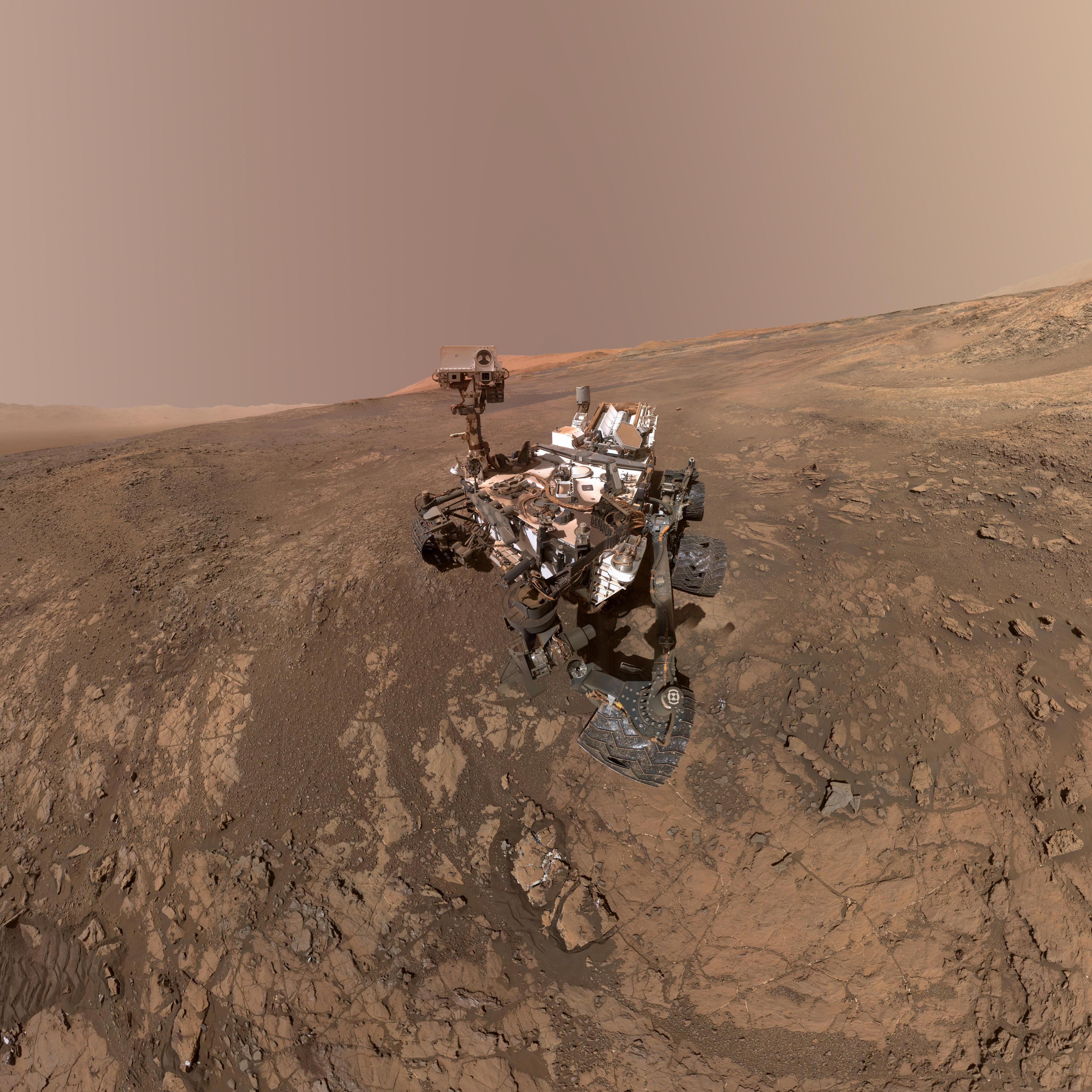 self-portrait of NASA's Curiosity Mars rover shows the vehicle on Vera Rubin Ridge