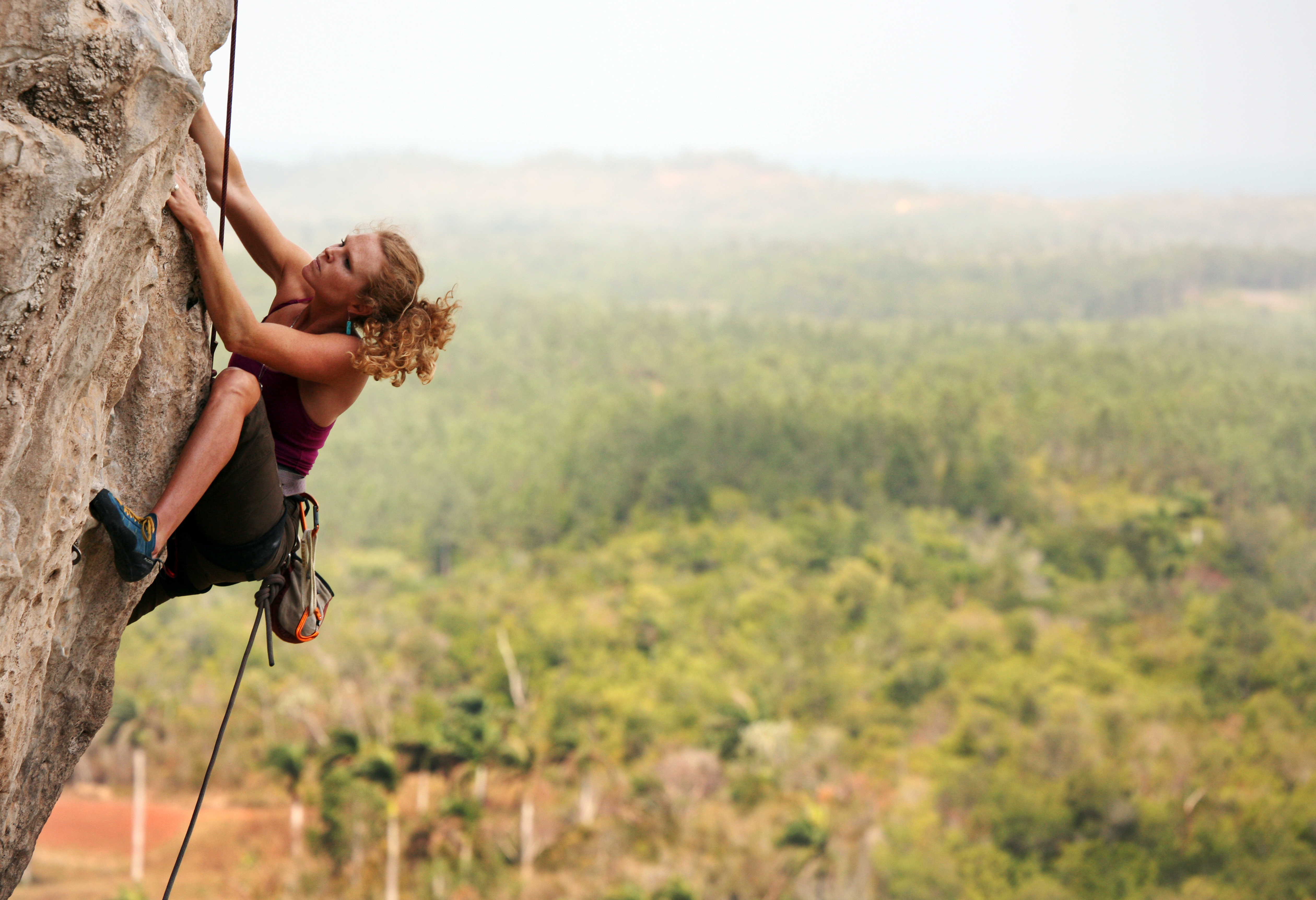 woman-mountain-rock-climbing