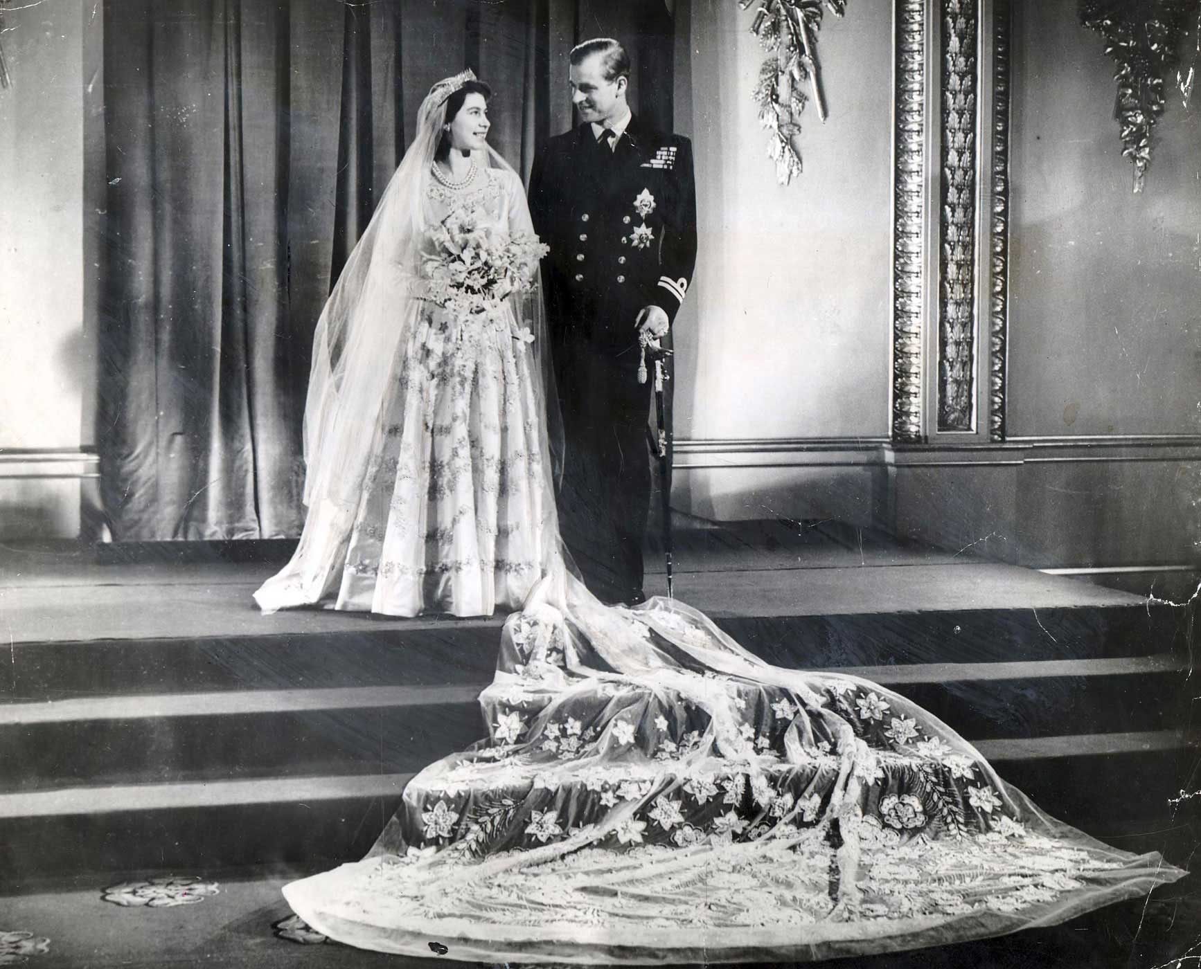 Wedding Day November 1947 Wedding Of The Princess Elizabeth (queen Elizabeth Ii) And Prince Philip (duke Of Edinburgh) On 20th Nov 1947. Their Royal Highnesses Photographed At The Palace After The Wedding Ceremony. 1947