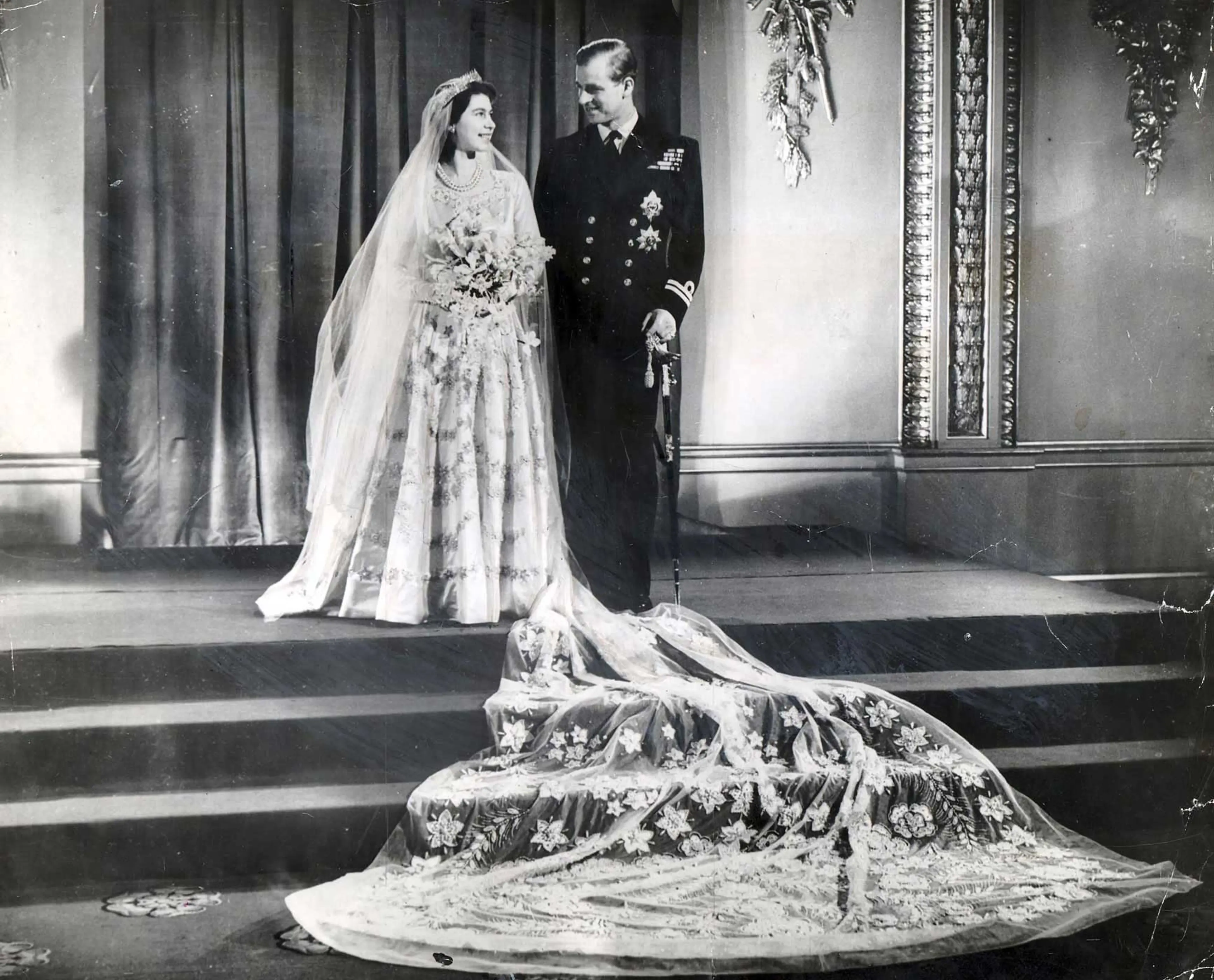 Wedding Day November 1947 Wedding Of The Princess Elizabeth (queen Elizabeth Ii) And Prince Philip (duke Of Edinburgh) On 20th Nov 1947. Their Royal Highnesses Photographed At The Palace After The Wedding Ceremony. 1947