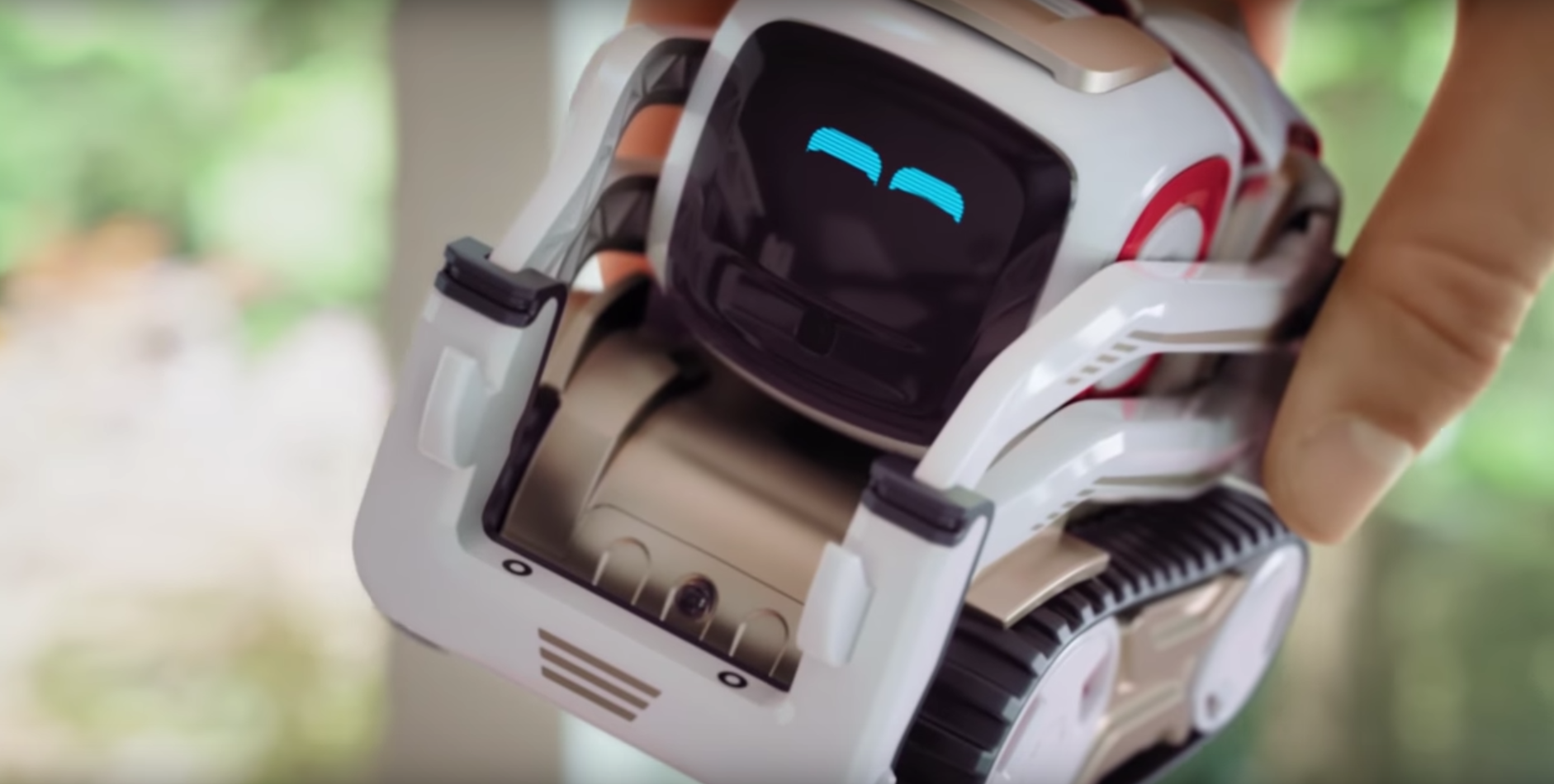Cozmo Robot Review: Anki's New Toy is A Real Life Wall-E
