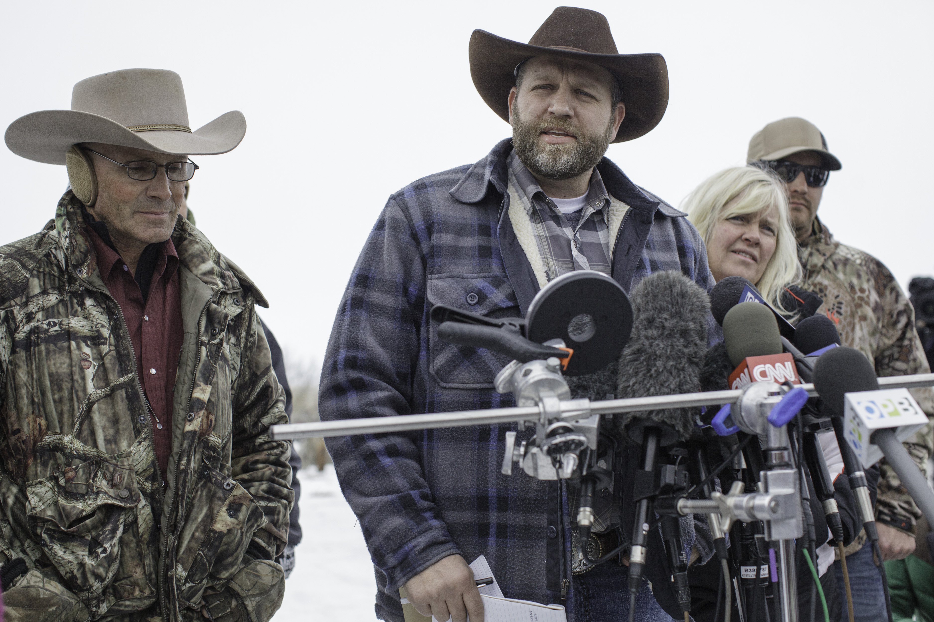 Ammon Bundy (C), leader of an armed anti-government militia, makes a statement at a news conference at the Malheur National Wildlife Refuge Headquarters near Burns, Ore., on Jan. 5, 2016.