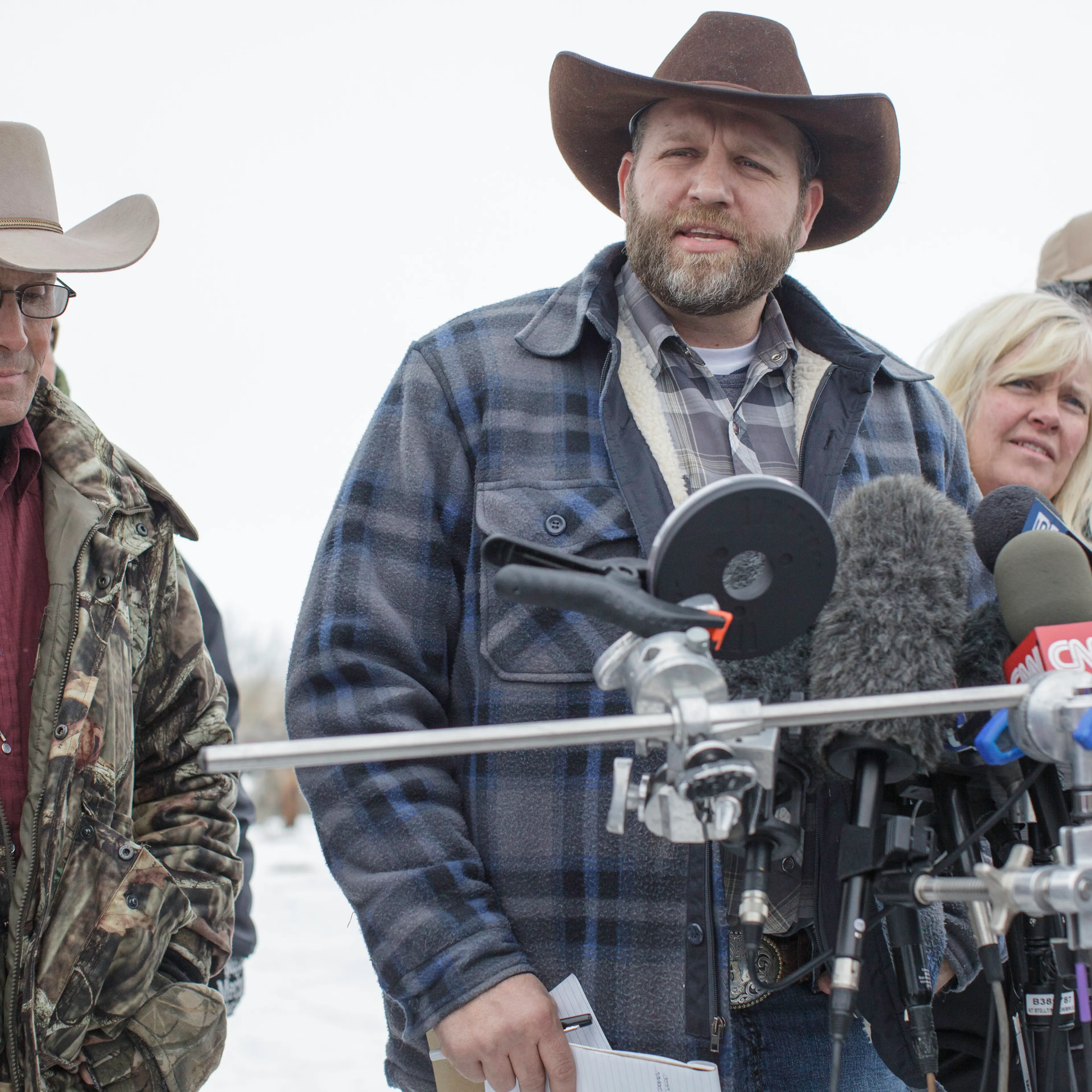 Ammon Bundy (C), leader of an armed anti-government militia, makes a statement at a news conference at the Malheur National Wildlife Refuge Headquarters near Burns, Ore., on Jan. 5, 2016.