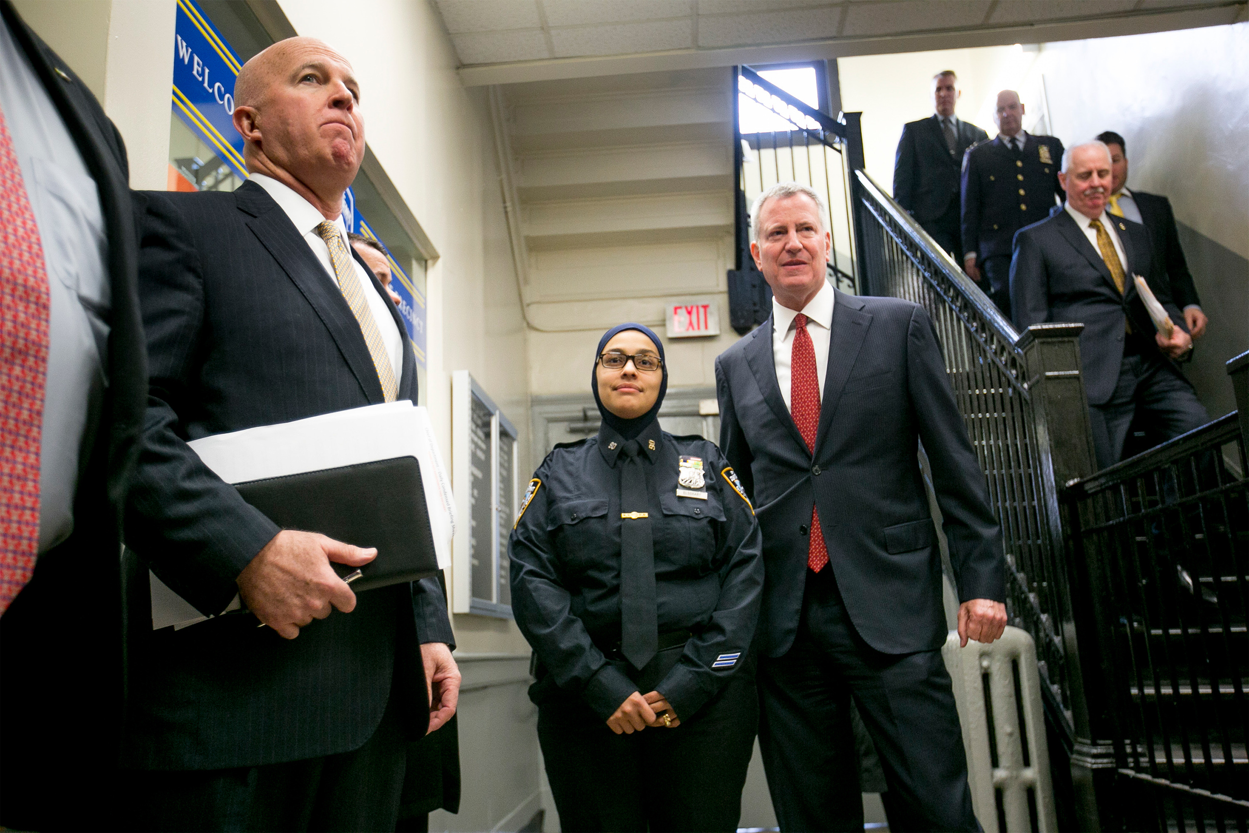 New York Police Department officer Aml Elsokary and Mayor Bill de Blasio stop for a photo at the city's monthly crime statistics news conference in New York on Dec. 5, 2016.