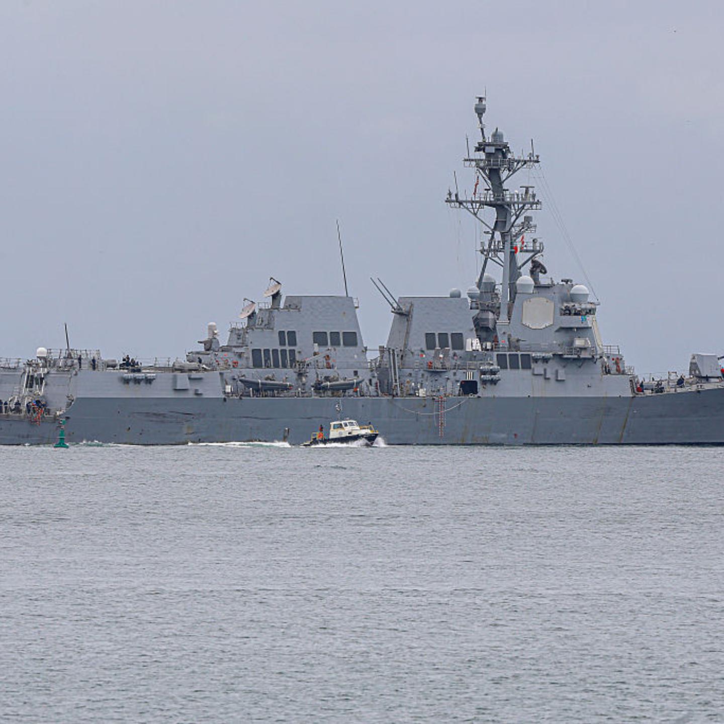 US Navy Destroyer USS Sampson docked in Panama amid regional tensions with Venezuela