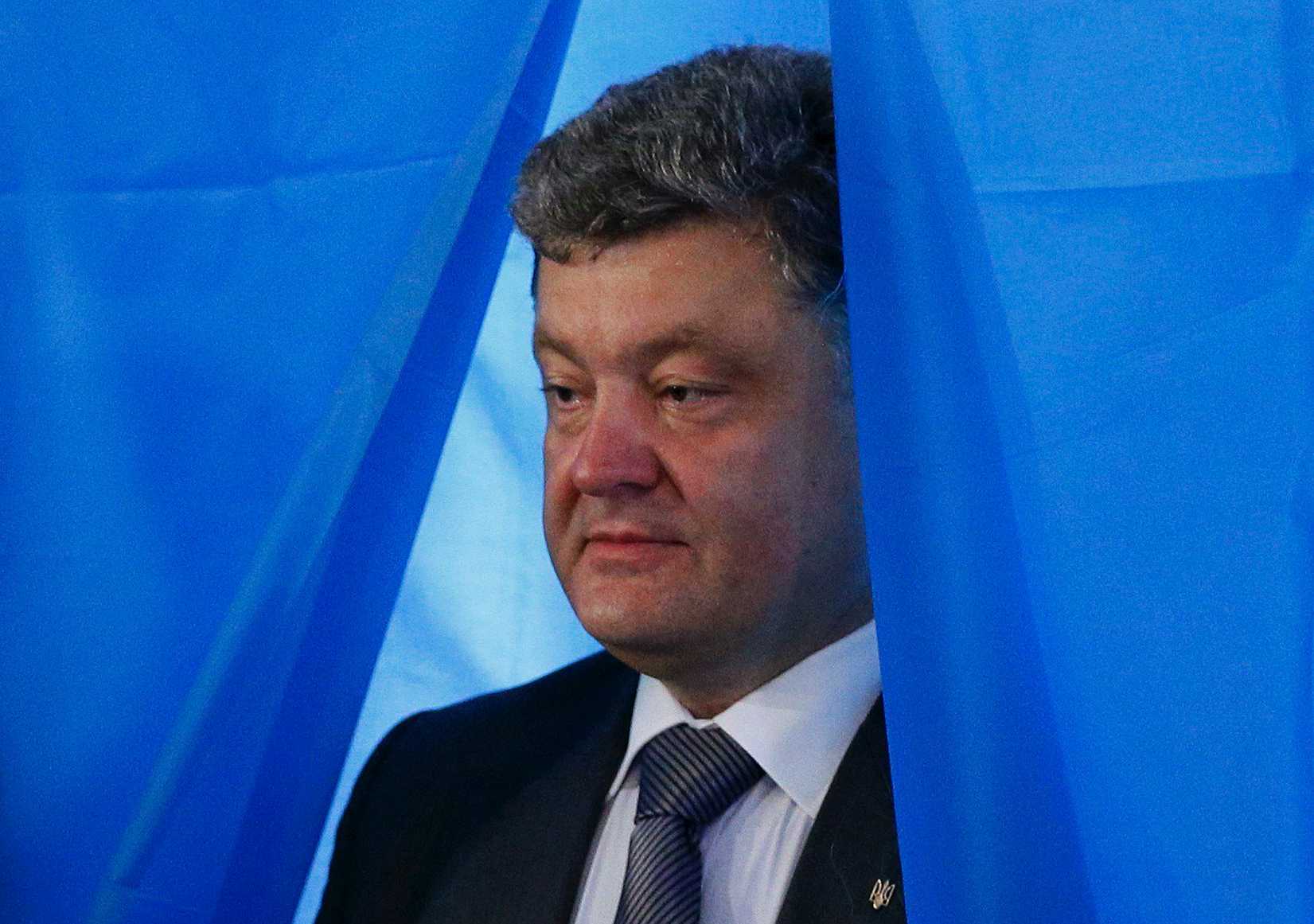 Ukrainian businessman, politician and presidential candidate Petro Poroshenko leaves a booth before casting his vote at a polling station in Kiev on May 25, 2014