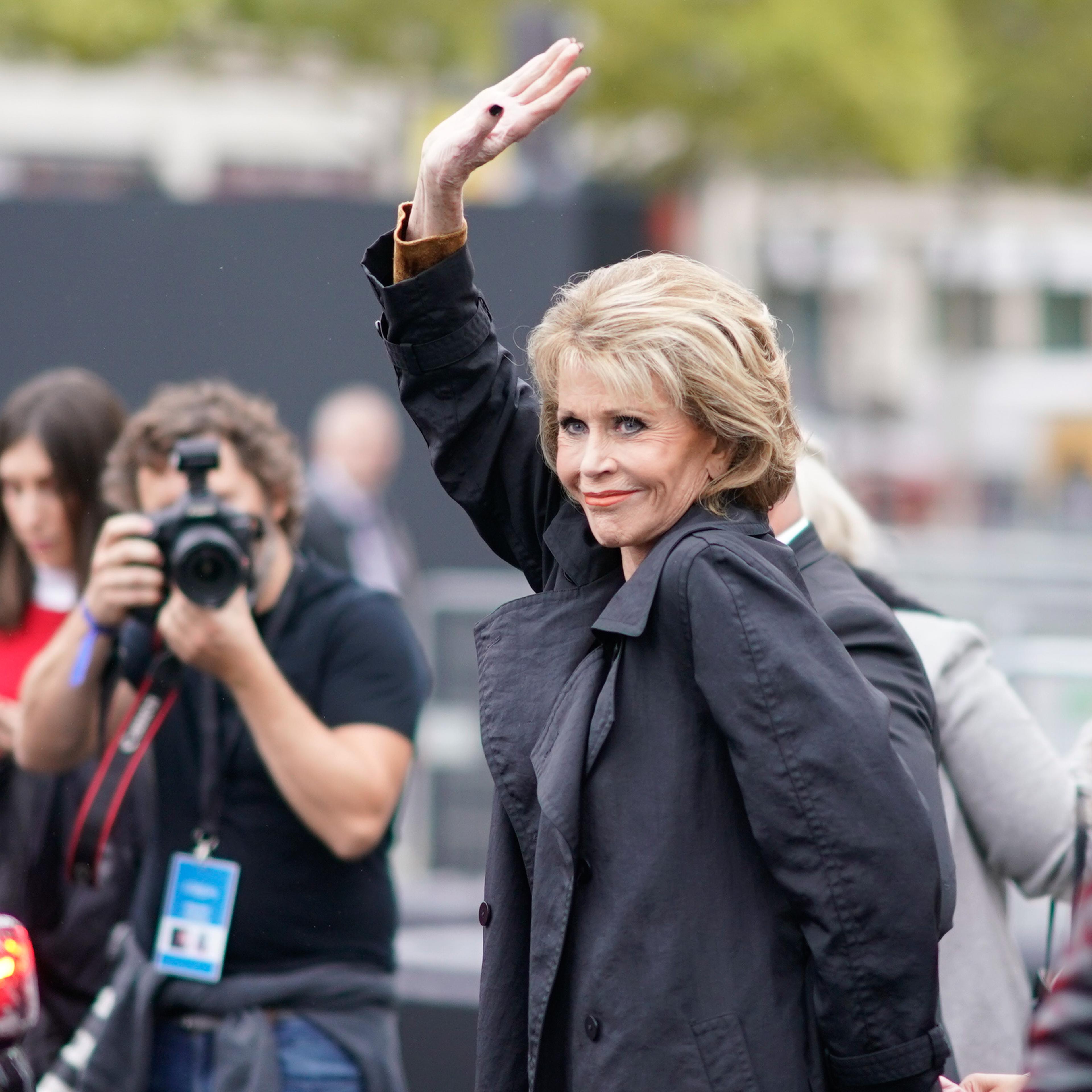 Street Style : Paris Fashion Week Womenswear Spring/Summer 2018 : Day Six