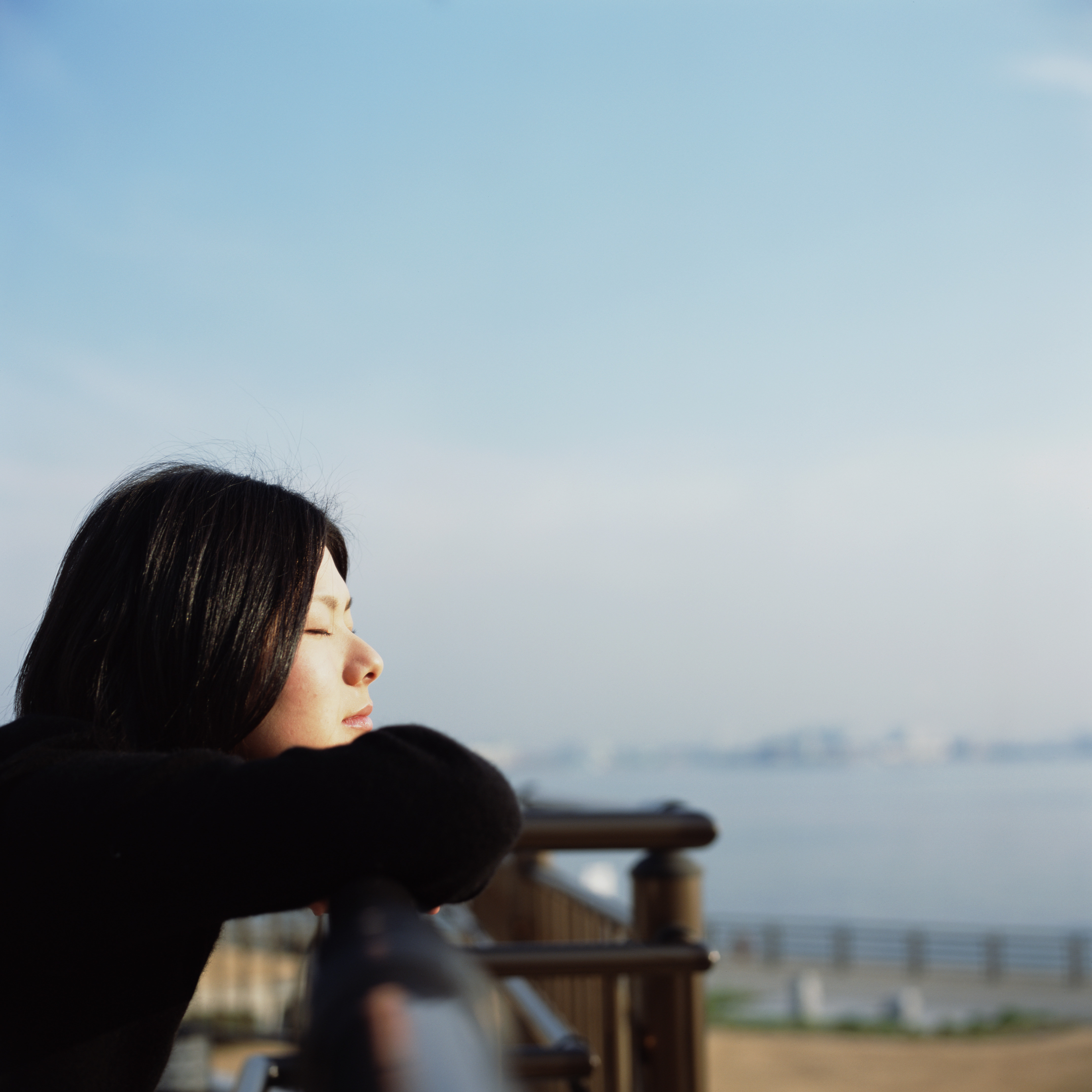 woman-eyes-closed