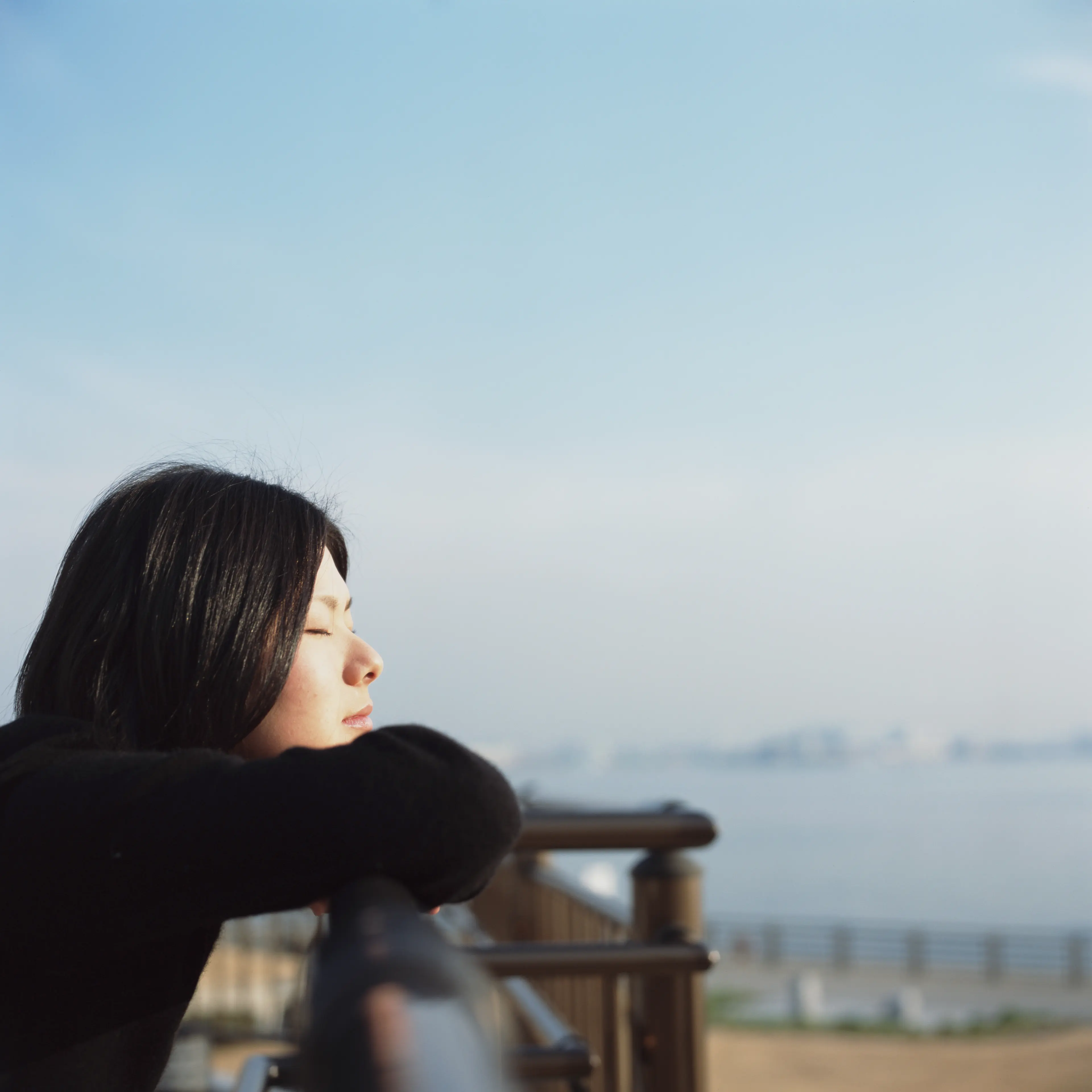 woman-eyes-closed