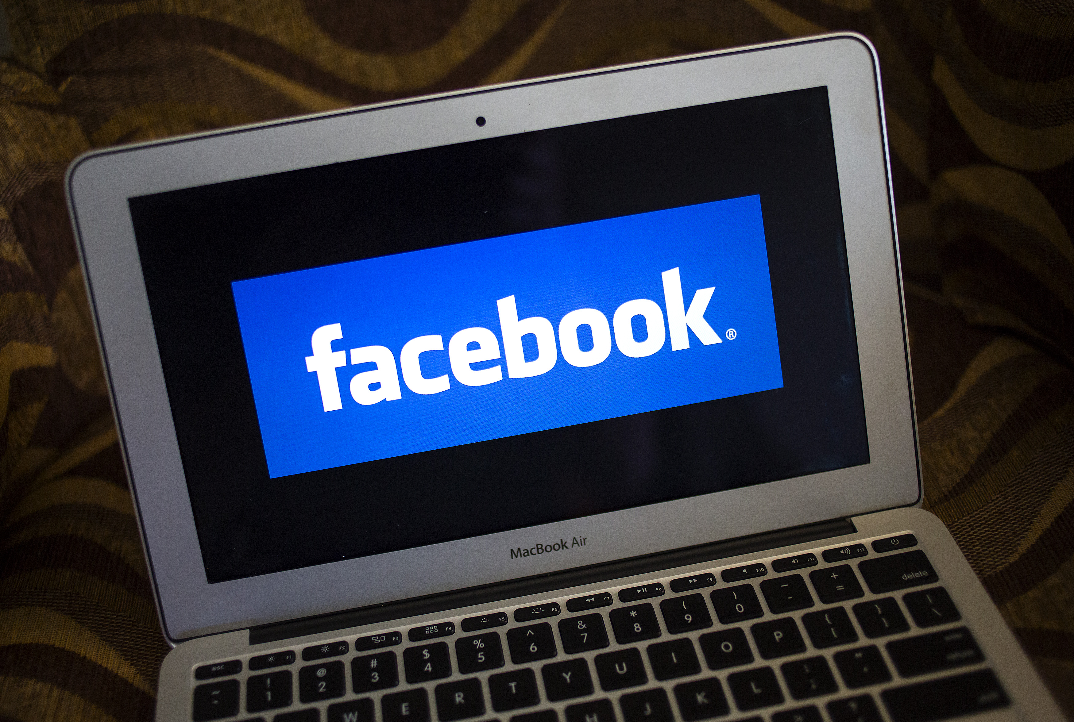 A portrait of the Facebook logo in Ventura