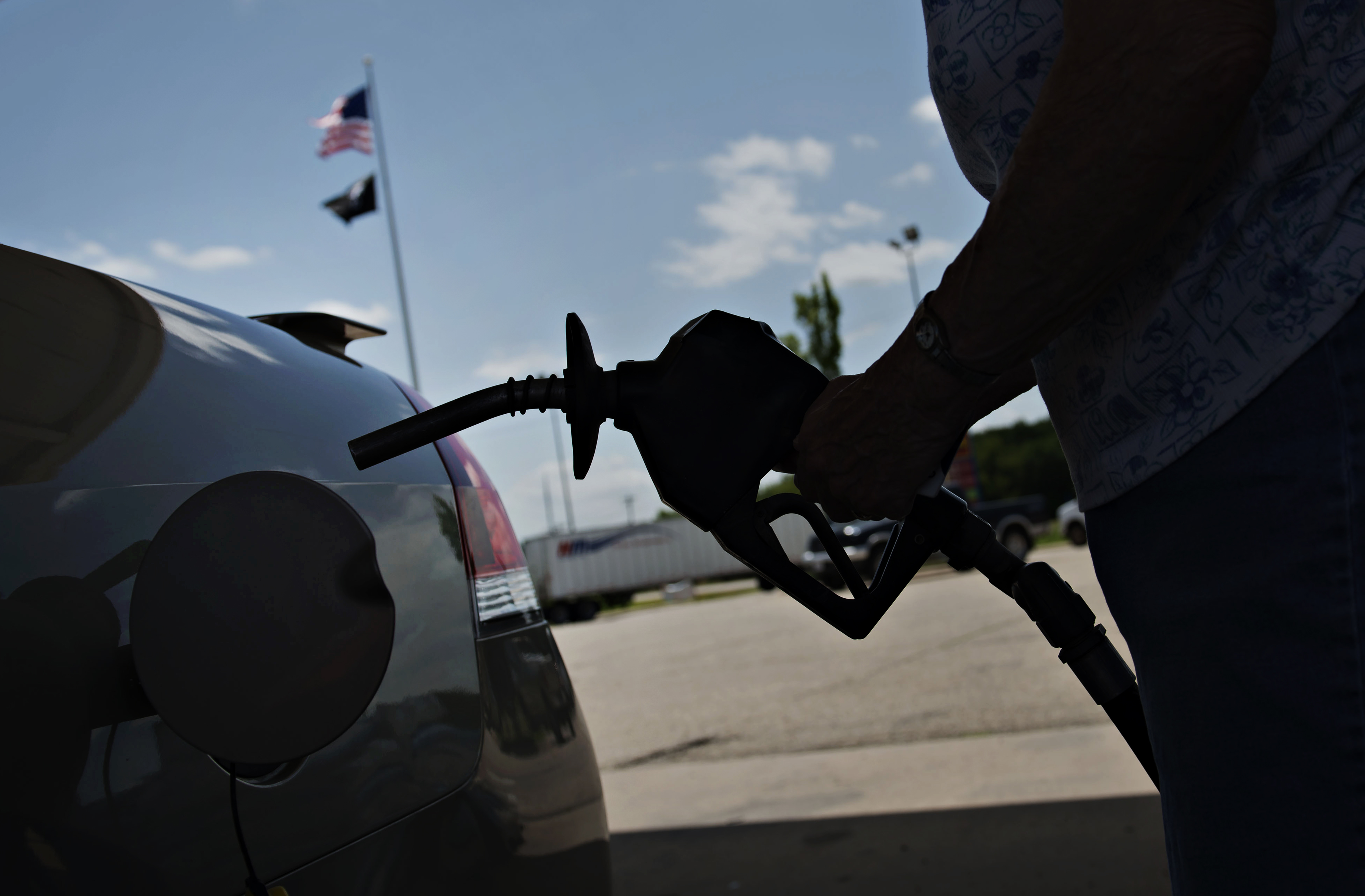 Gasoline at U.S. Pumps Seen Surging to 6-Year Seasonal High
