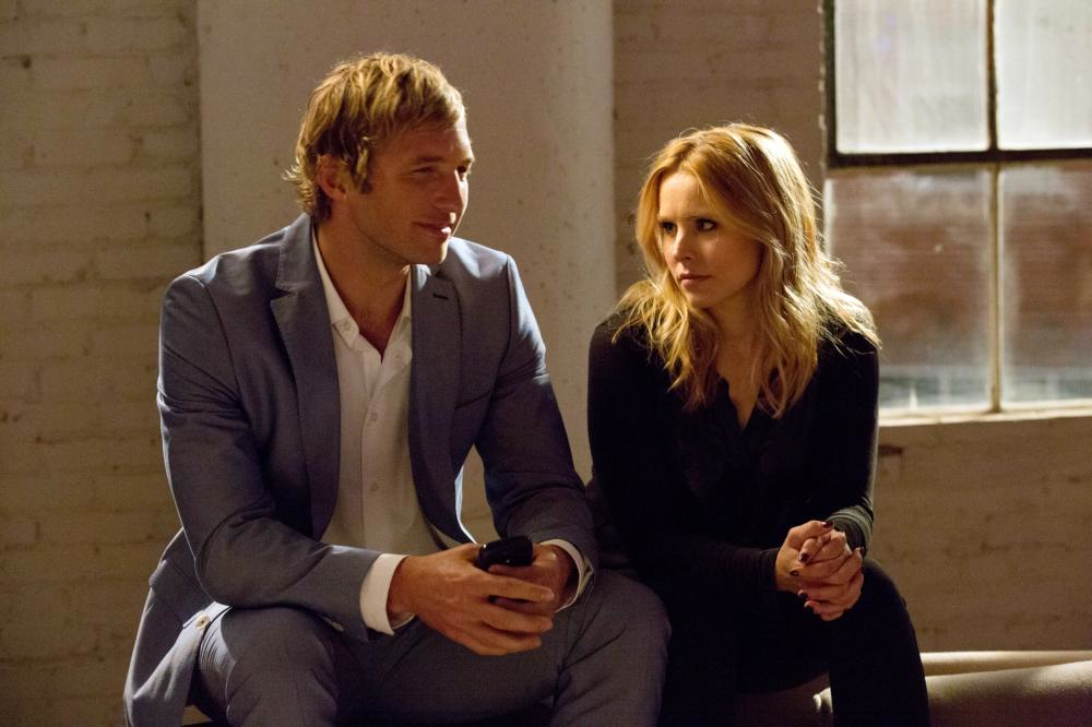 Ryan Hansen as Dick Casablancas and Kristen Bell as Veronica Mars in 'Veronica Mars'