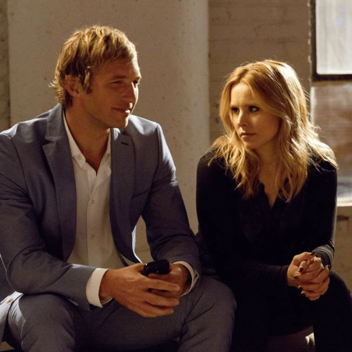 Ryan Hansen as Dick Casablancas and Kristen Bell as Veronica Mars in 'Veronica Mars'