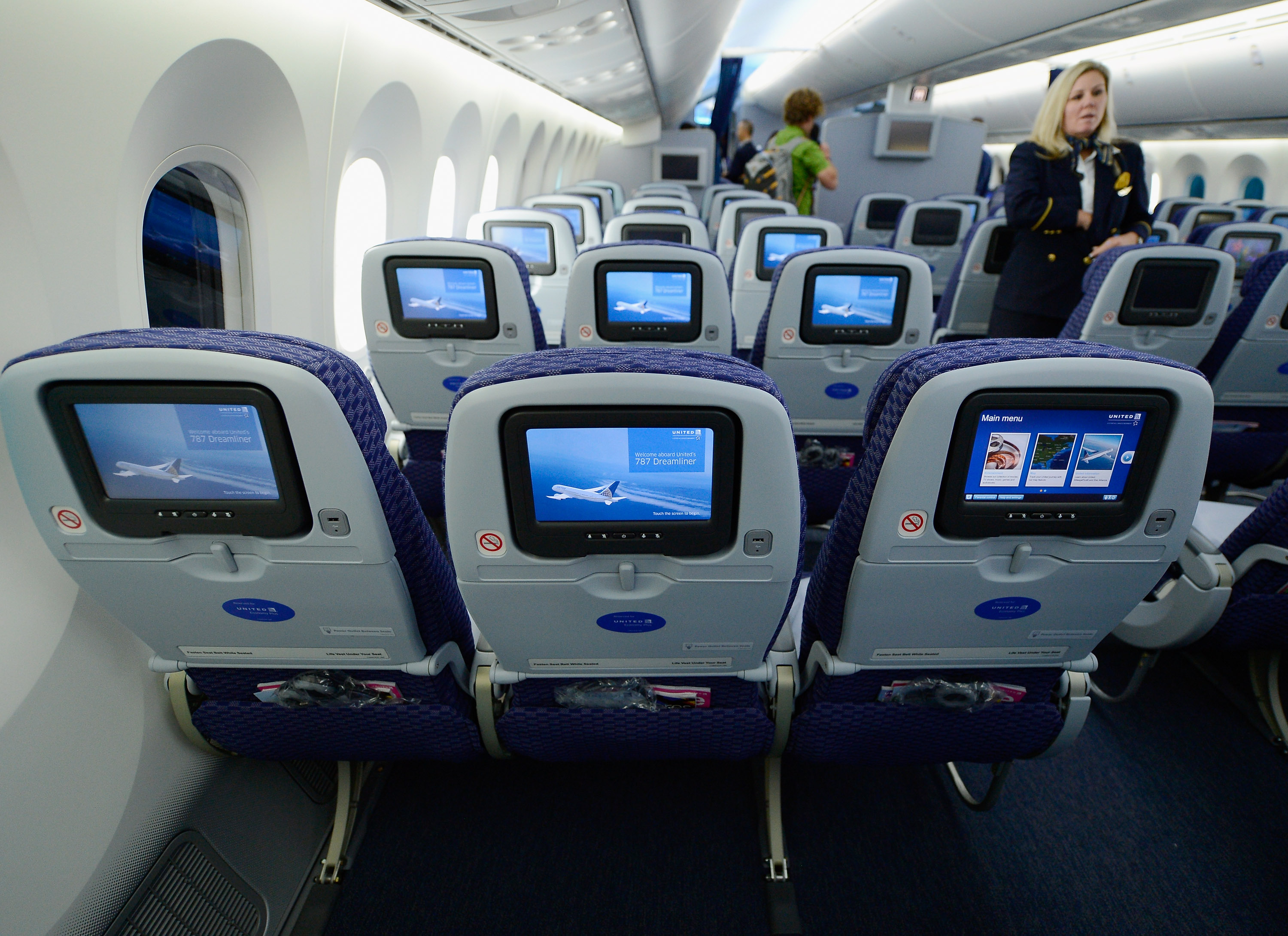 United Airlines Highlights A 787 Dreamliner