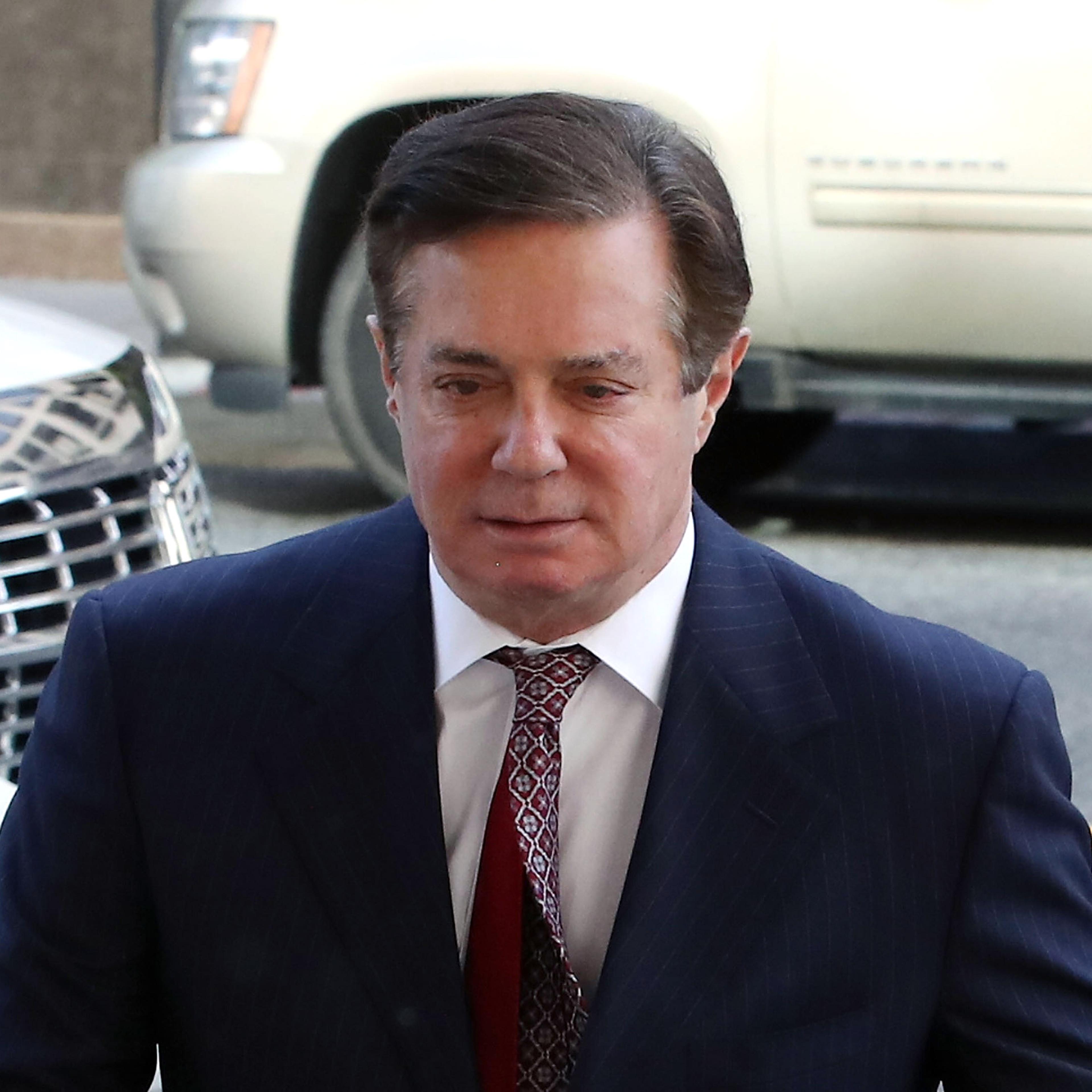 Paul Manafort walking