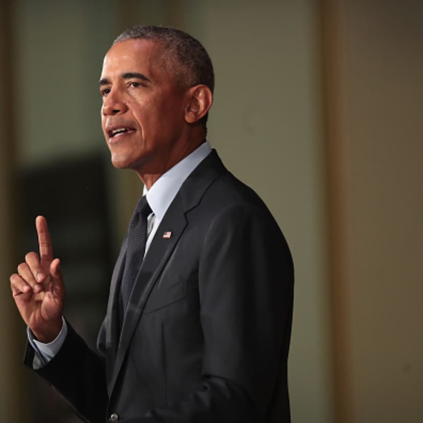 Former President Barack Obama speaks to students at the University of Illinois