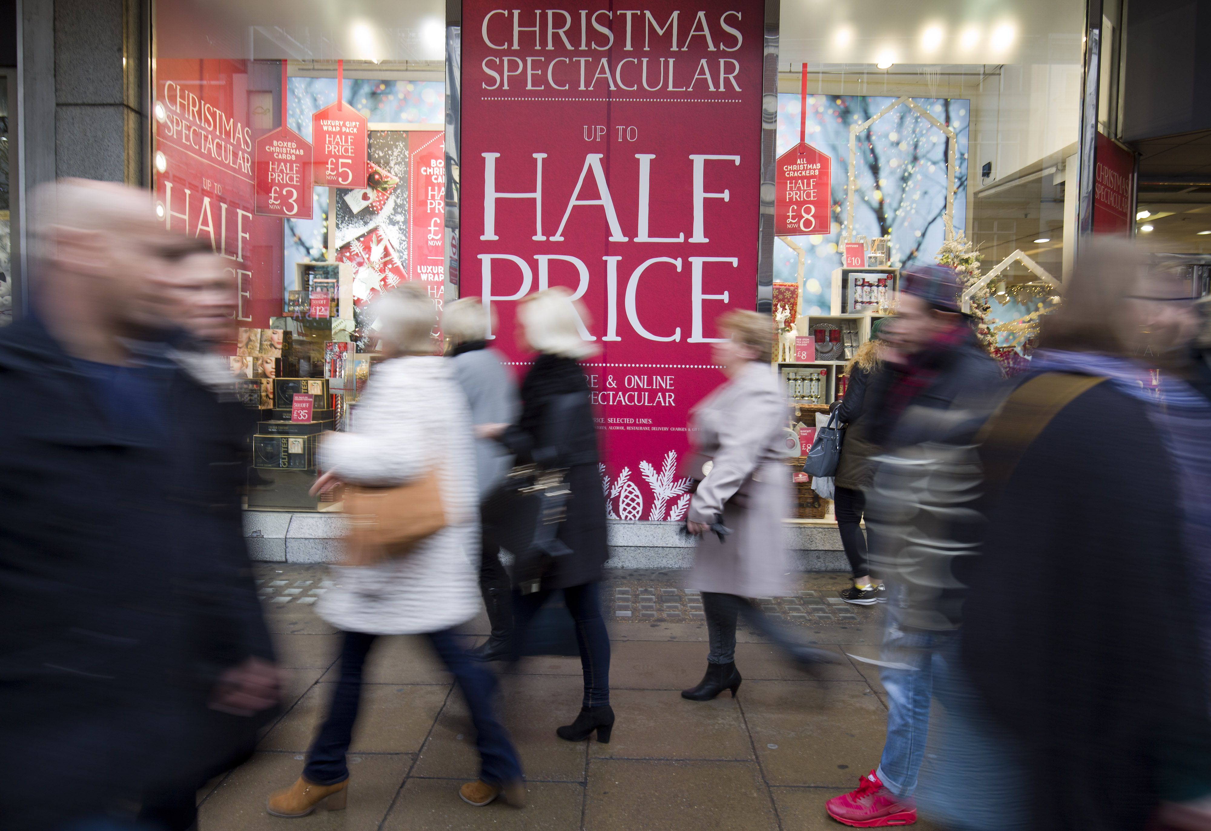 christmas-shopping-online-instore