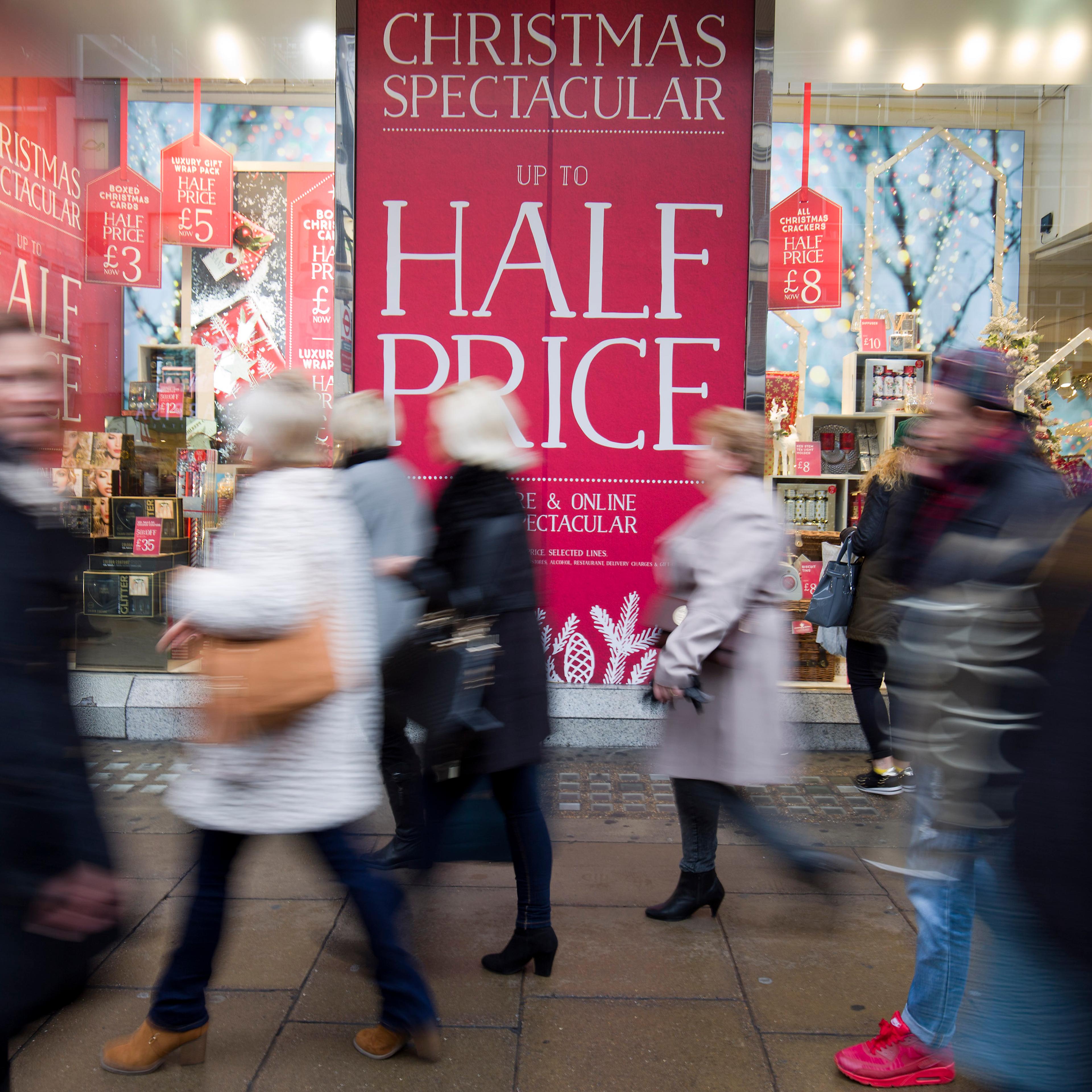 christmas-shopping-online-instore