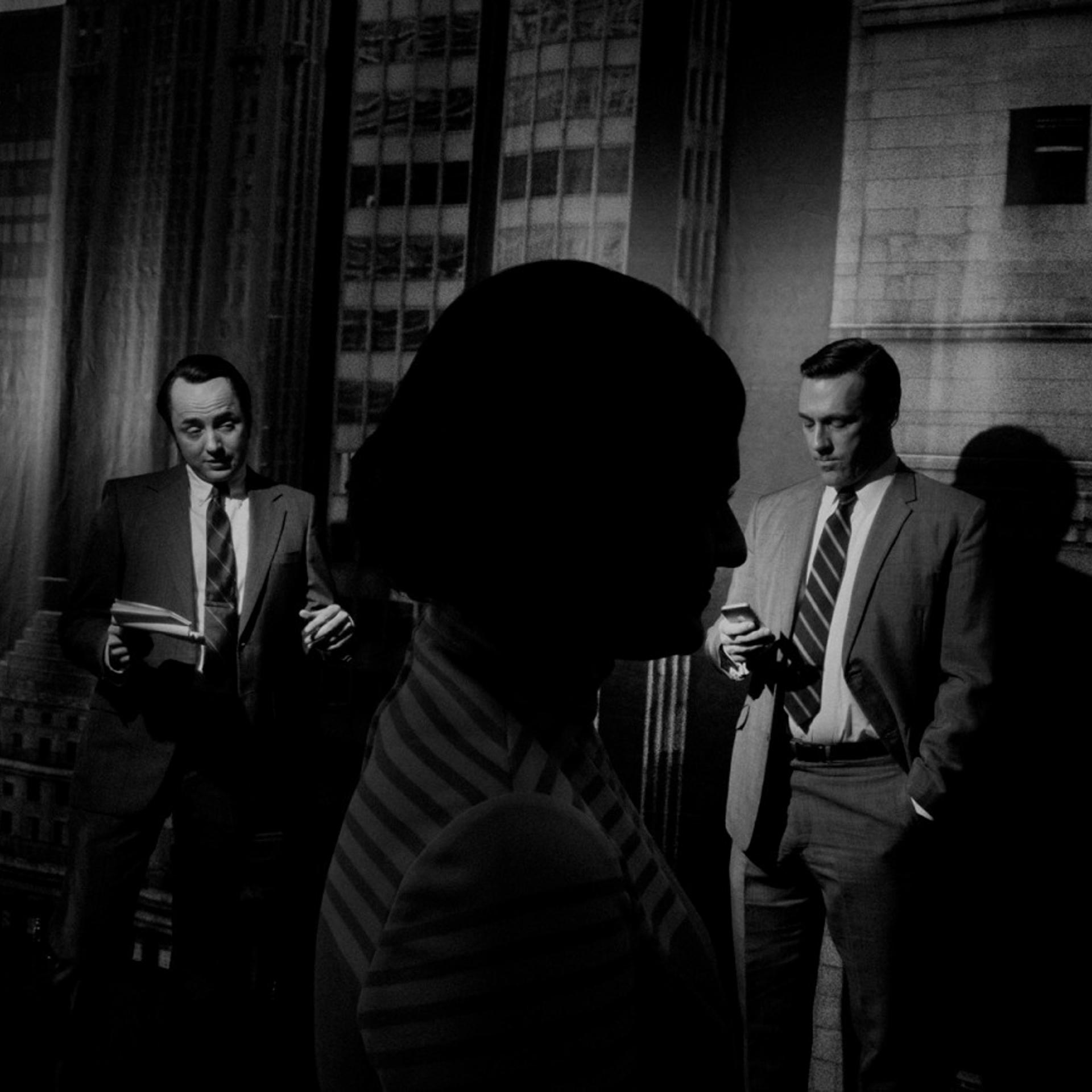 Mad Men Matthew Weiner Christina Hendricks TV 2014 Advertising Alex Majoli (L-R) John Hamm as Don Draper, Elisabeth Moss as Peggy Olson and Vincent Kartheiser as Pete Campbell behind the scenes on set of Mad Men’s seventh and final season.