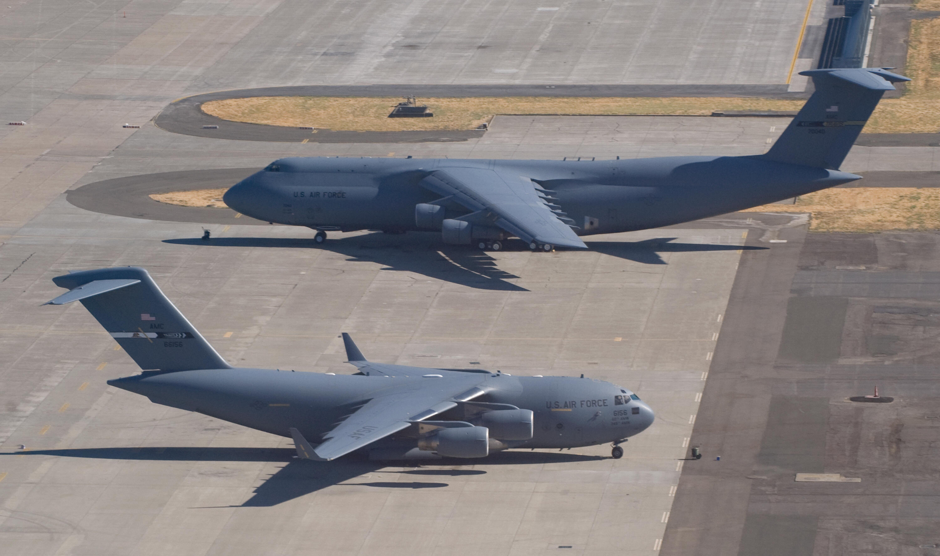 A US Air Force C-5 Galaxy and a C-17 Glo