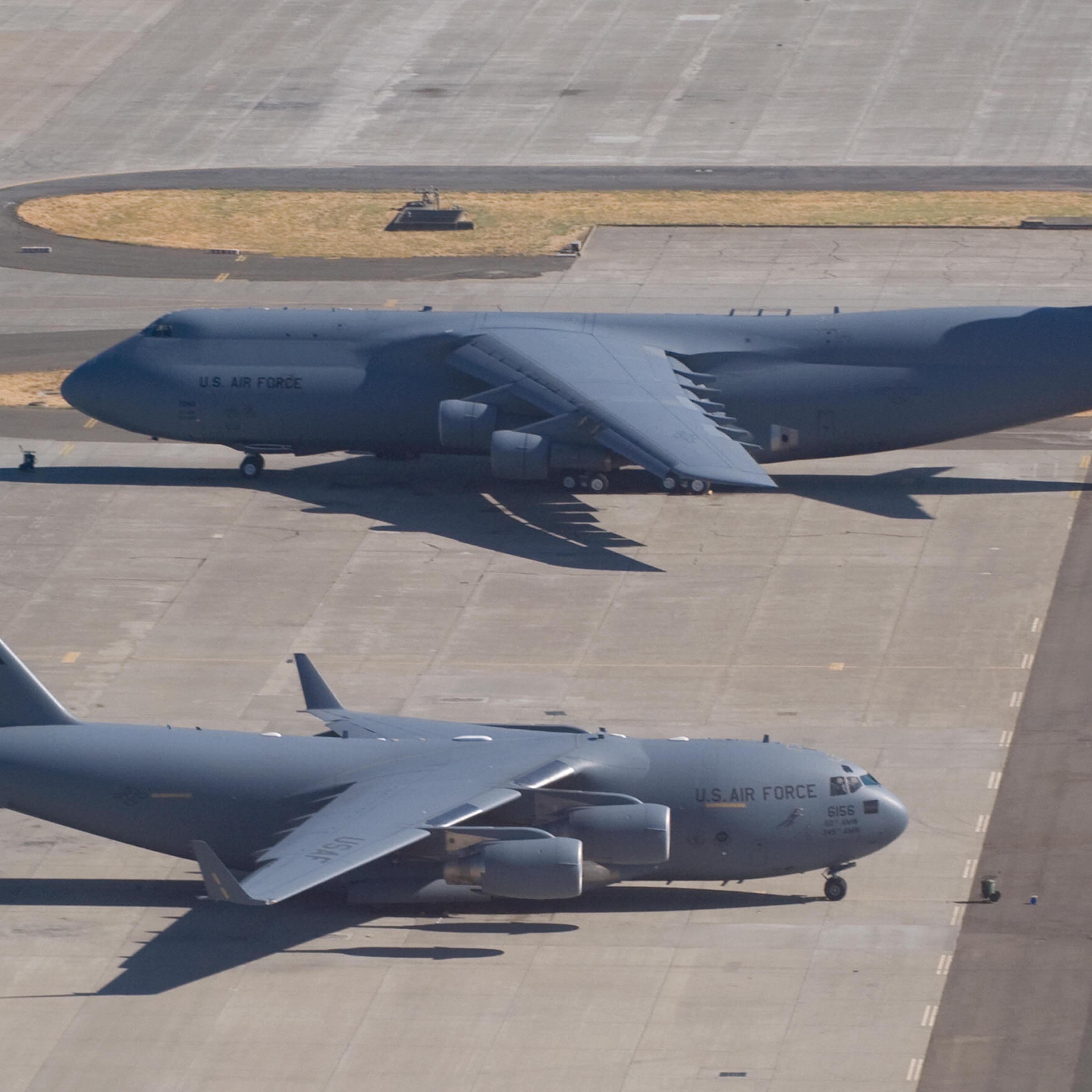 A US Air Force C-5 Galaxy and a C-17 Glo