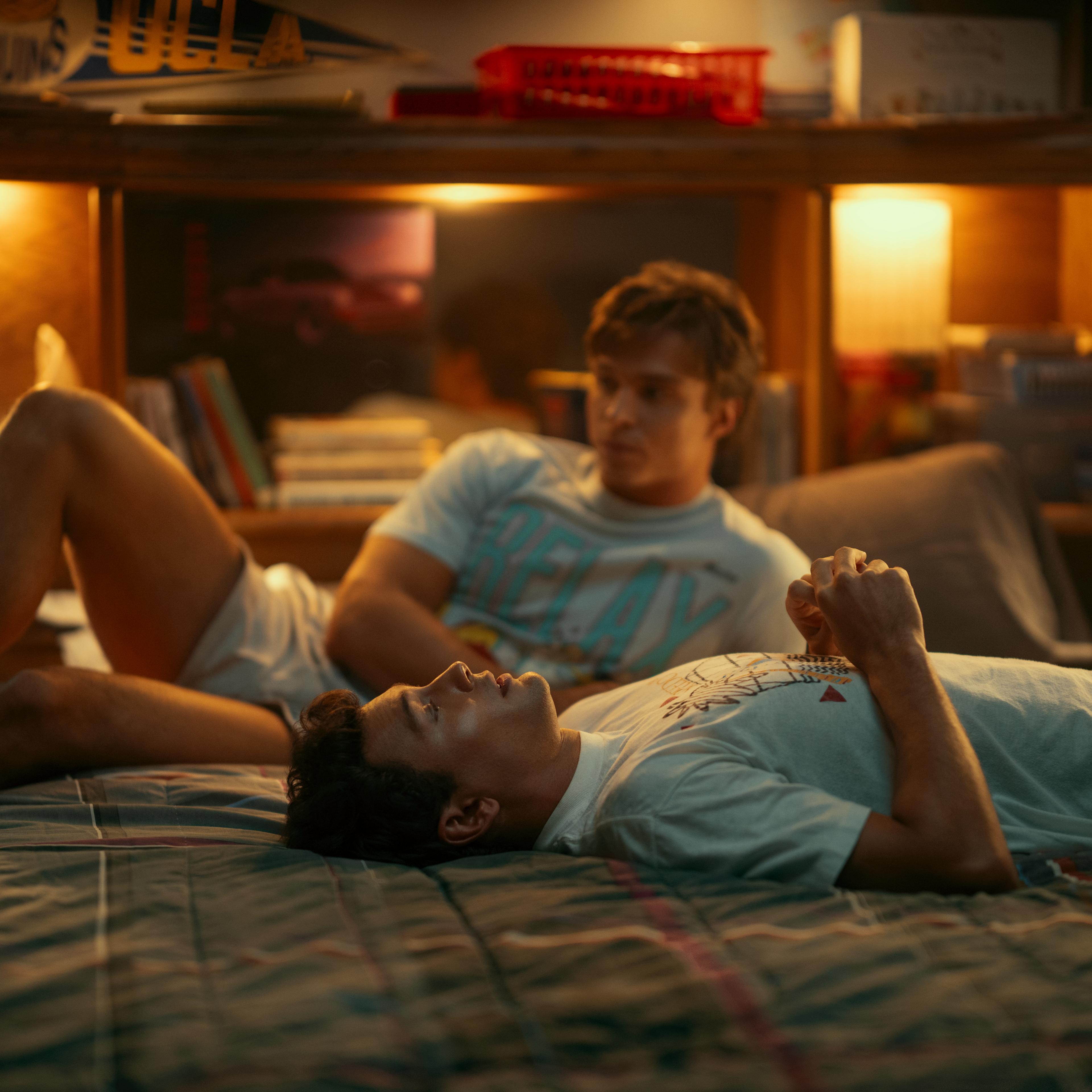 Monsters: The Lyle And Erik Menendez Story. (L to R) Nicholas Chavez as Lyle Menendez, Cooper Koch as Erik Menendez in episode 201 of Monsters: The Lyle And Erik Menendez Story. Cr. Miles Crist/Netflix © 2024