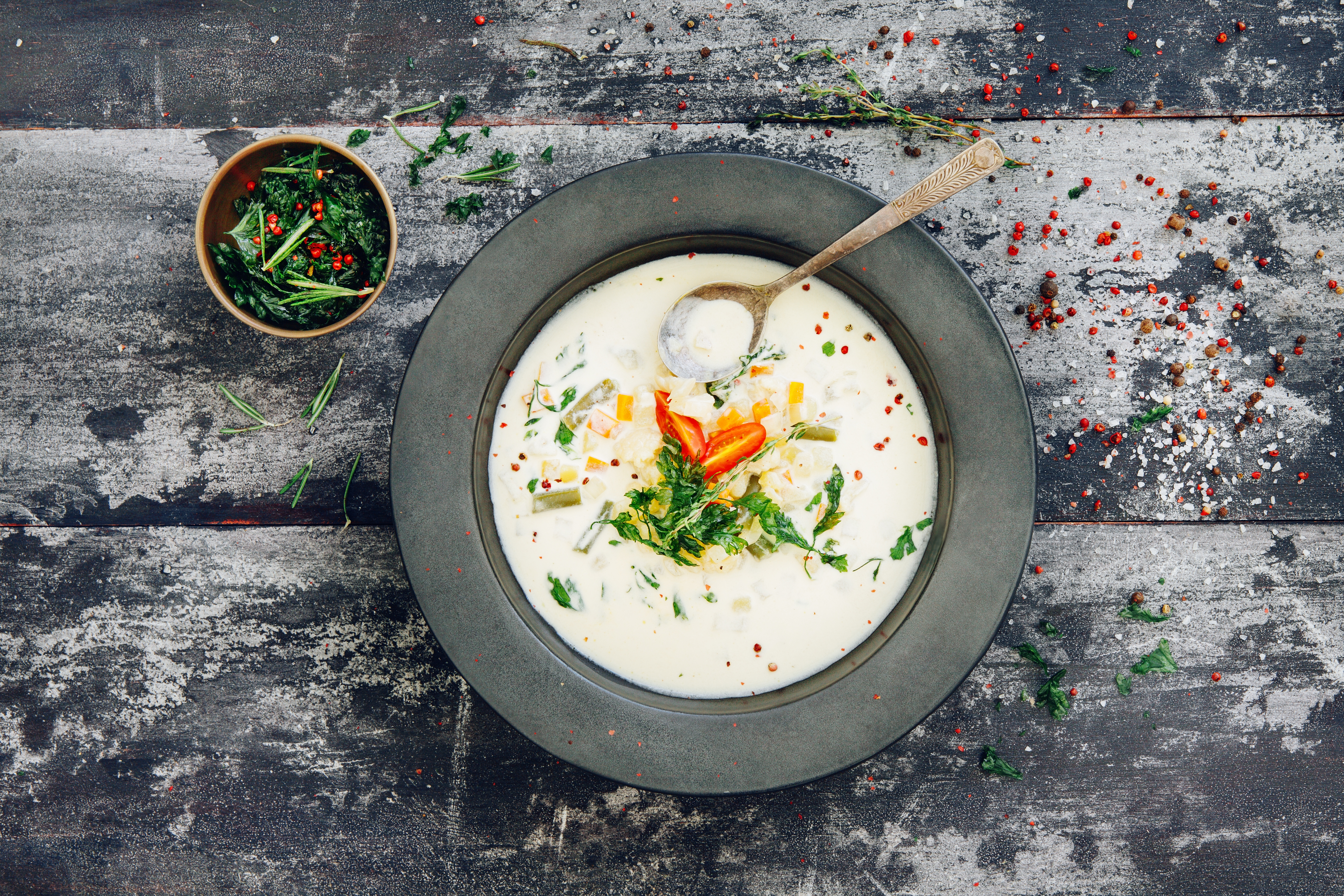 Vegetable cream soup with herbs