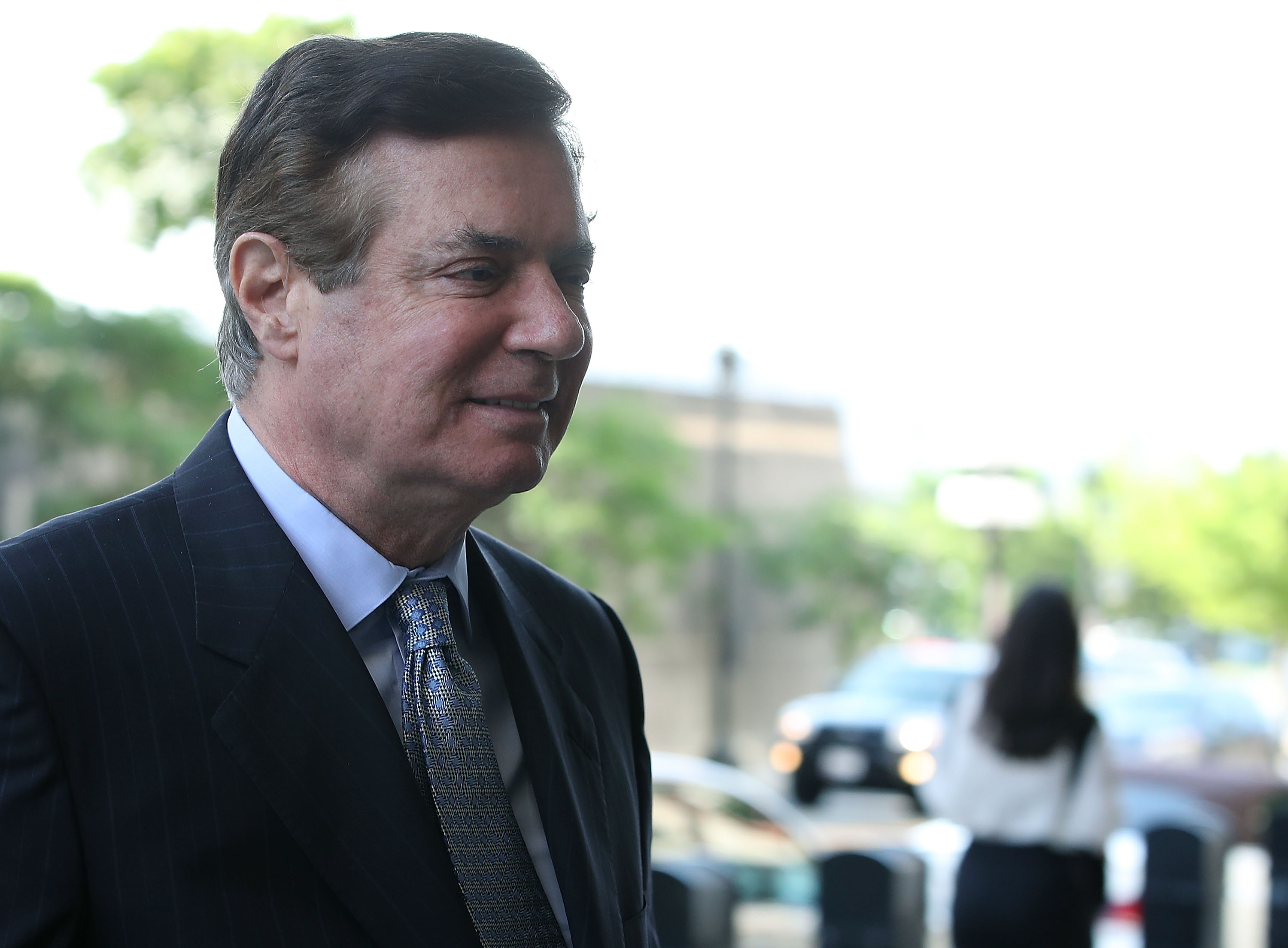 Paul Manafort walking into court