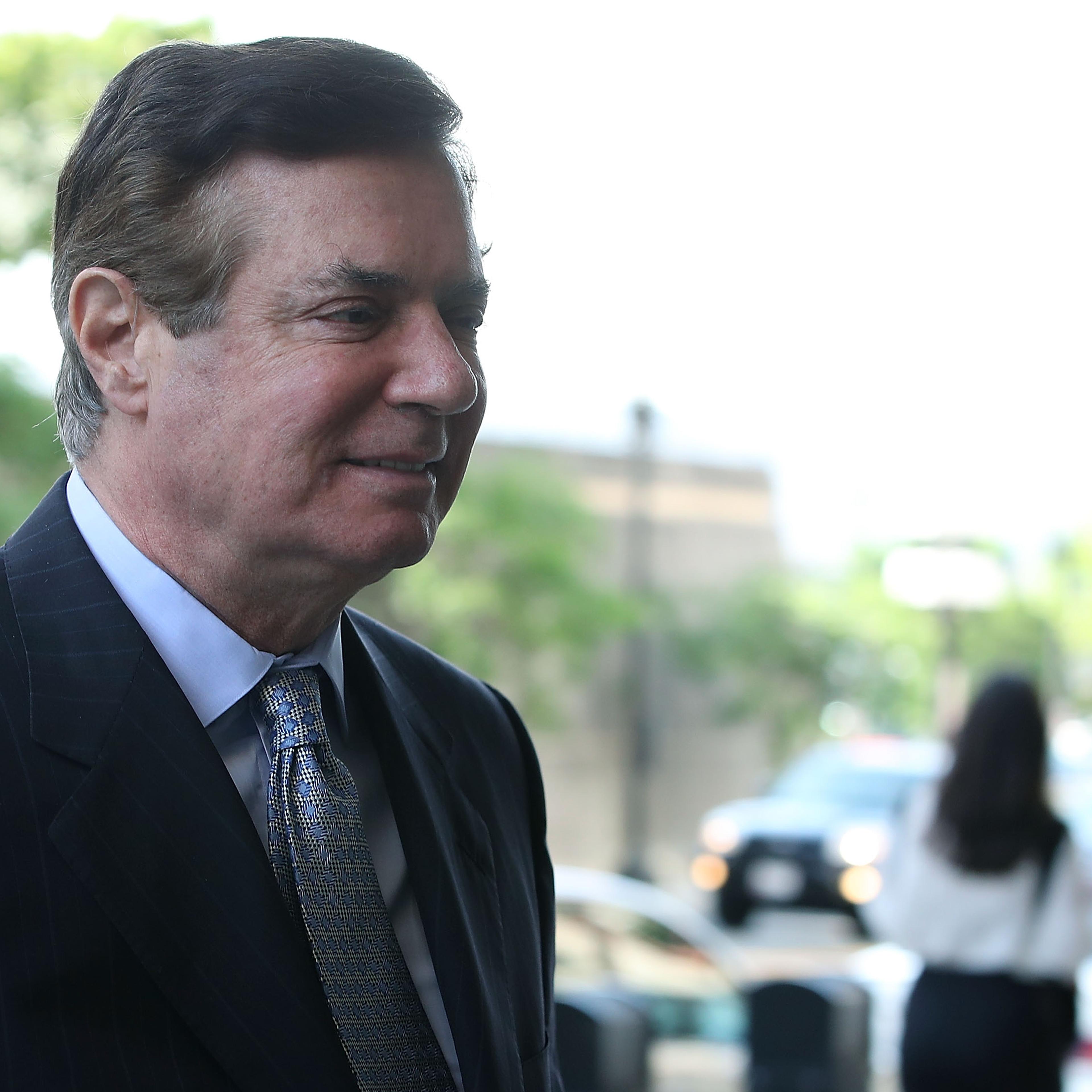 Paul Manafort walking into court