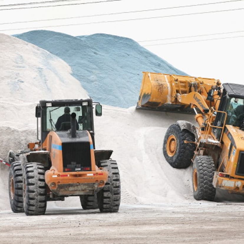City Of Chicago Prepares For Another Winter Storm