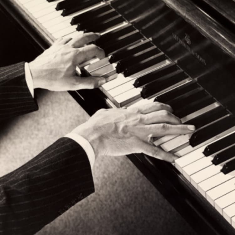hands-playing-piano