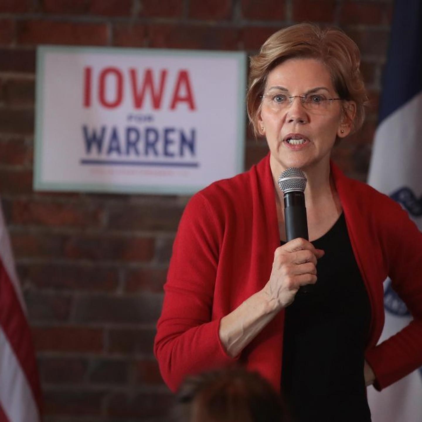 Democratic Presidential Candidate Elizabeth Warren (D-MA) Holds Campaigning Organizing Event In Dubuque, Iowa