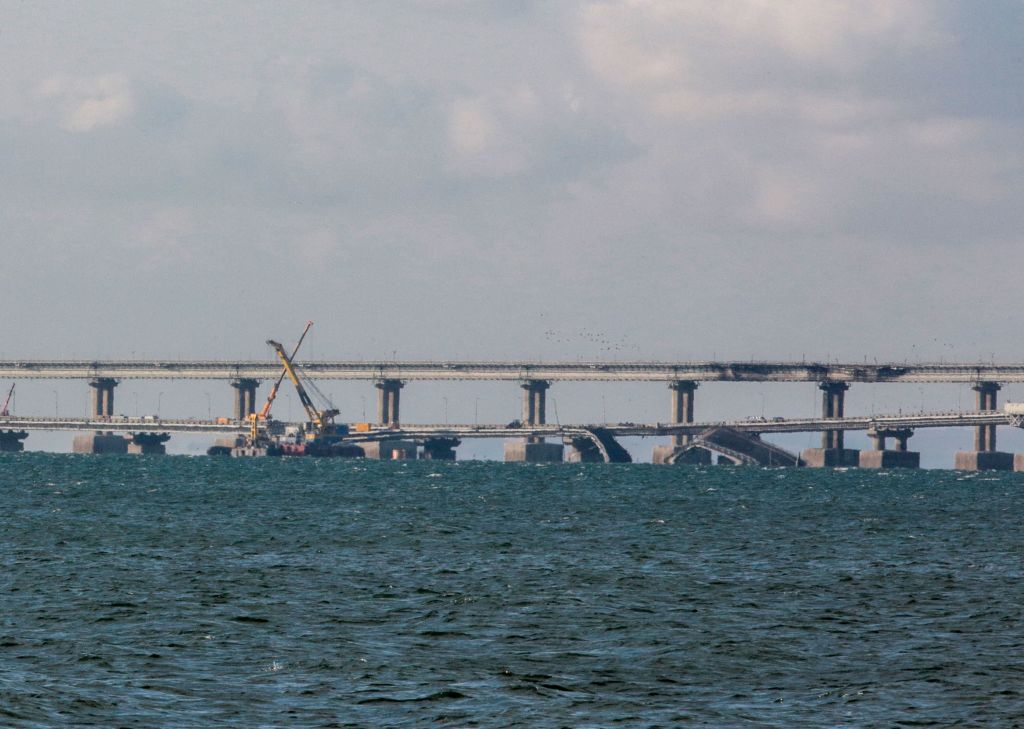 CRIMEA-UKRAINE-RUSSIA-CONFLICT-BRIDGE