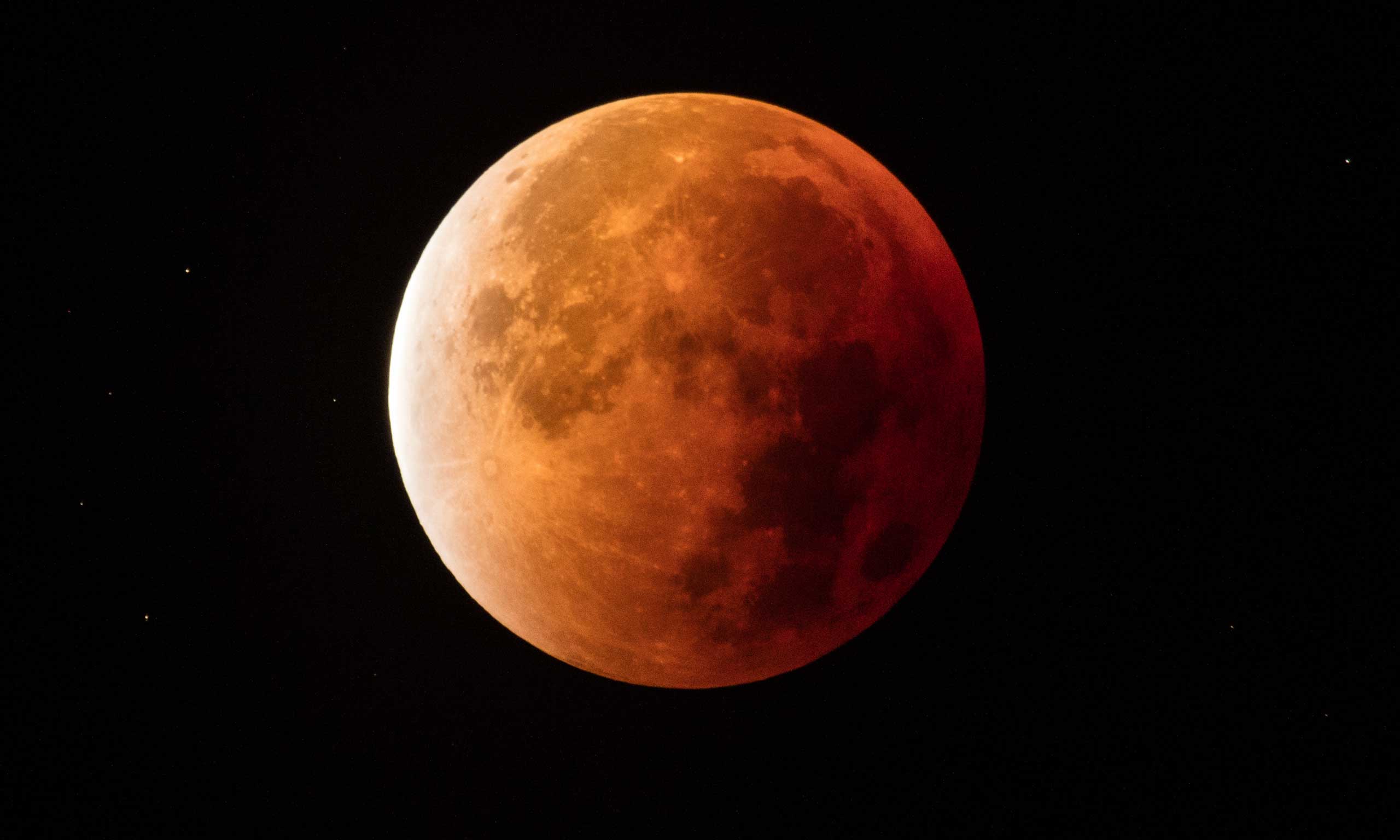 A Total Lunar Eclipse Spawns Blood Supermoon
