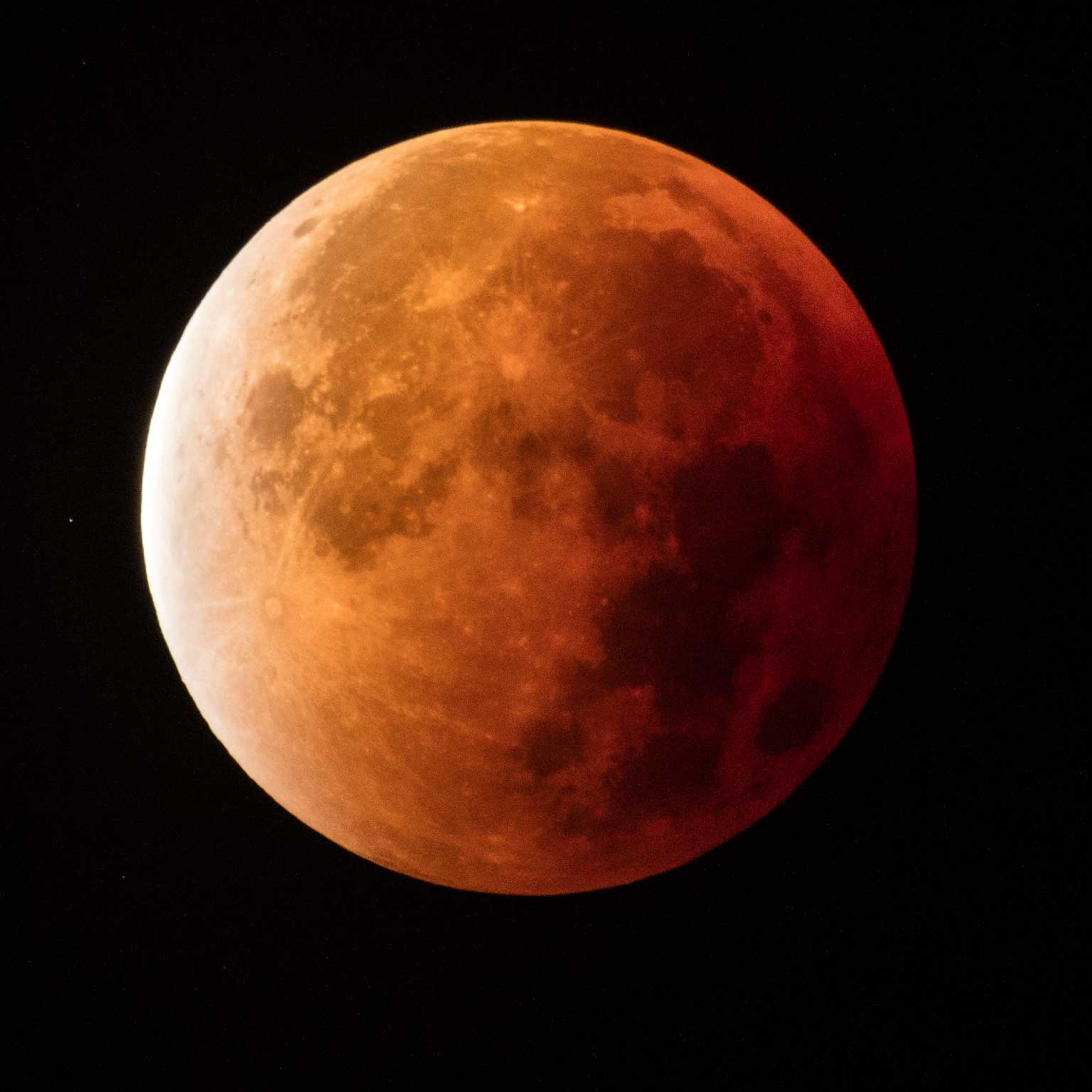 A Total Lunar Eclipse Spawns Blood Supermoon