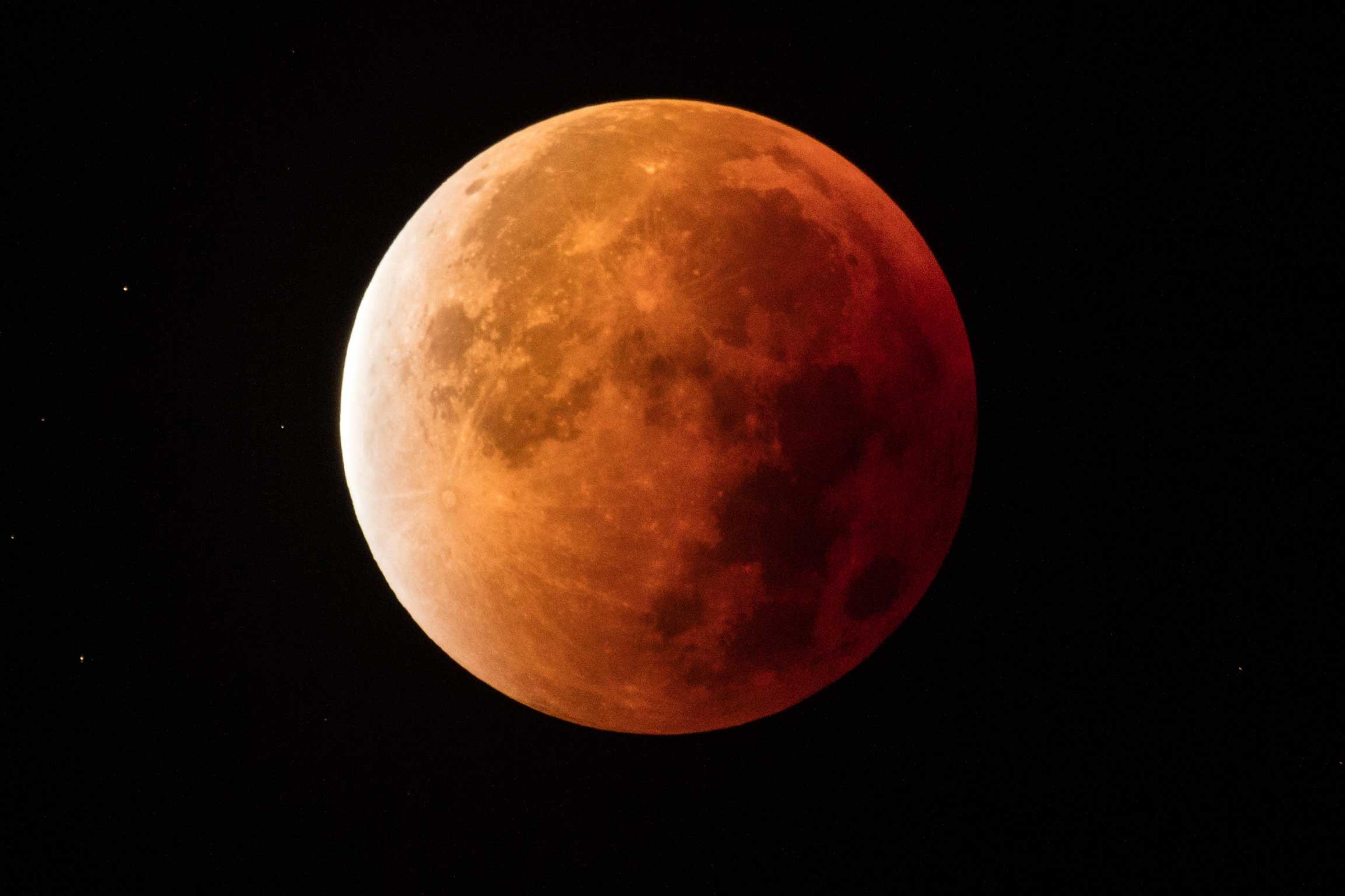 A Total Lunar Eclipse Spawns Blood Supermoon