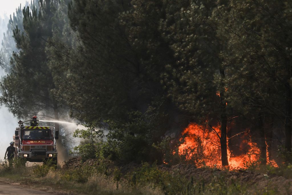 FRANCE-WEATHER-CLIMATE-FIRE