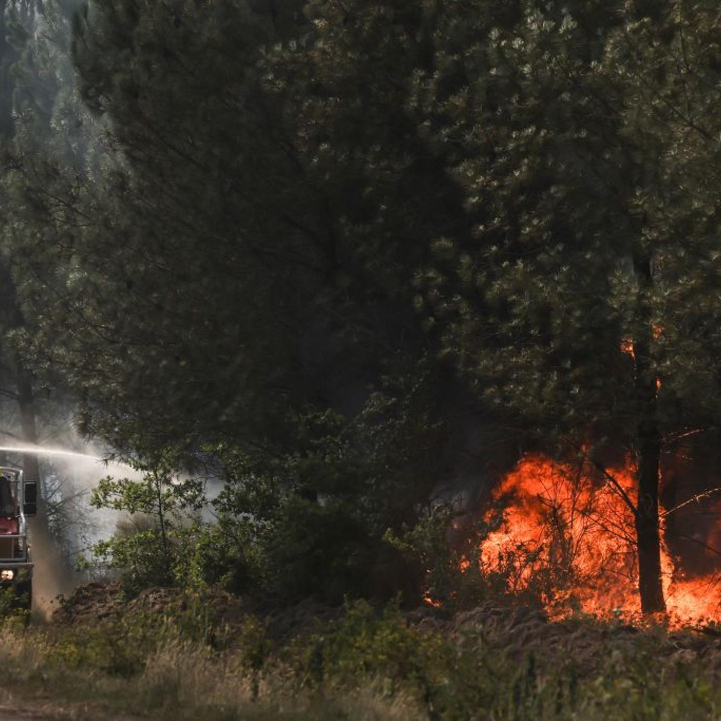 FRANCE-WEATHER-CLIMATE-FIRE
