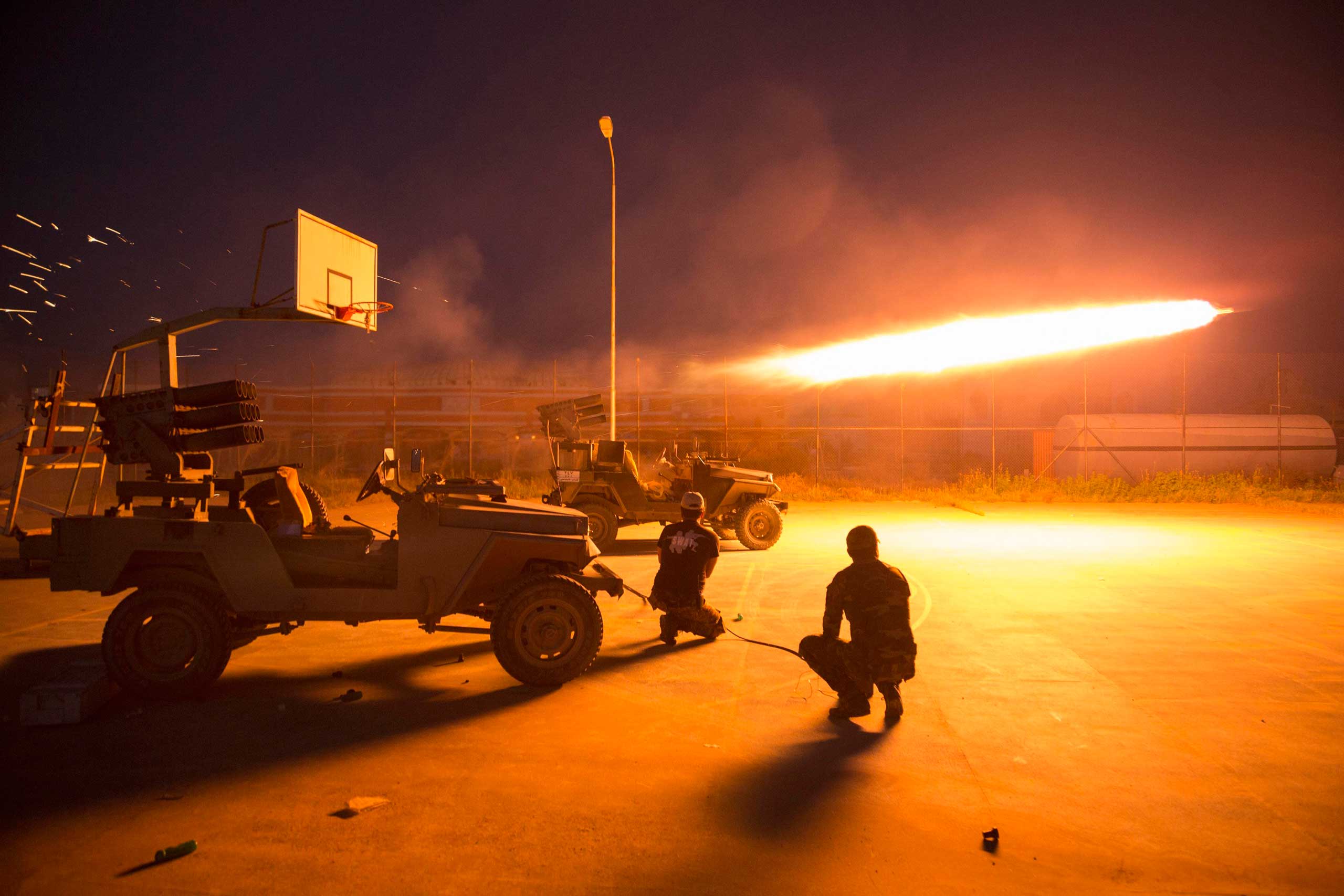 Shi'ite fighters fire a rocket during clashes with Islamic State militants in Salahuddin province, March 1, 2015.