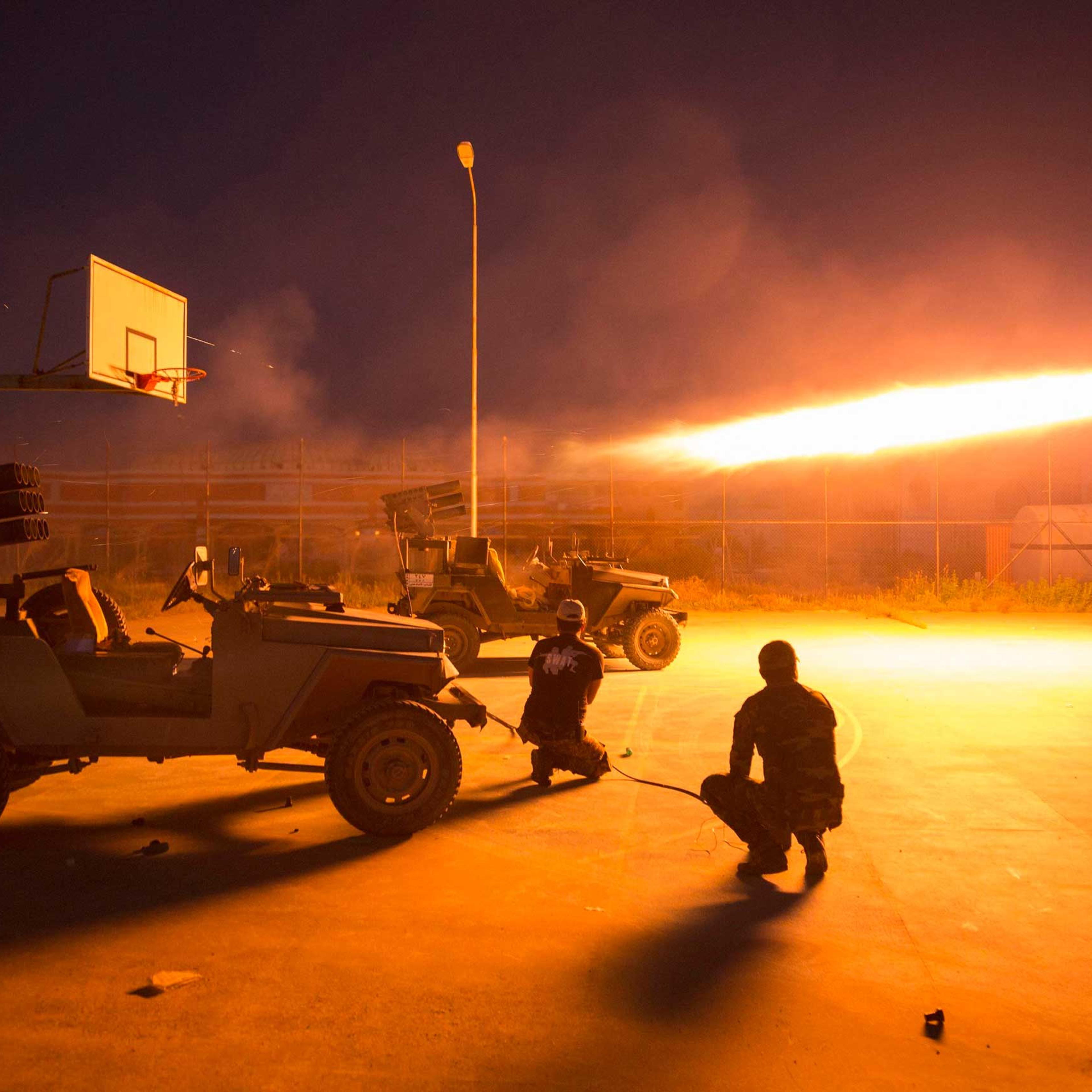 Shi'ite fighters fire a rocket during clashes with Islamic State militants in Salahuddin province, March 1, 2015.