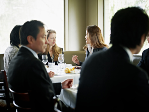 business-people-lunch